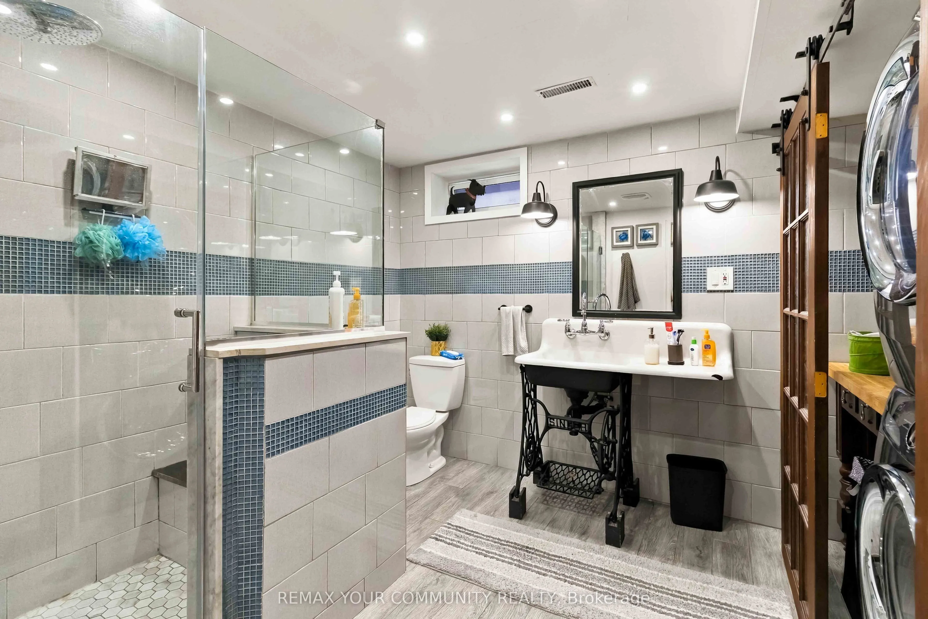 7013 Hickling Crescent