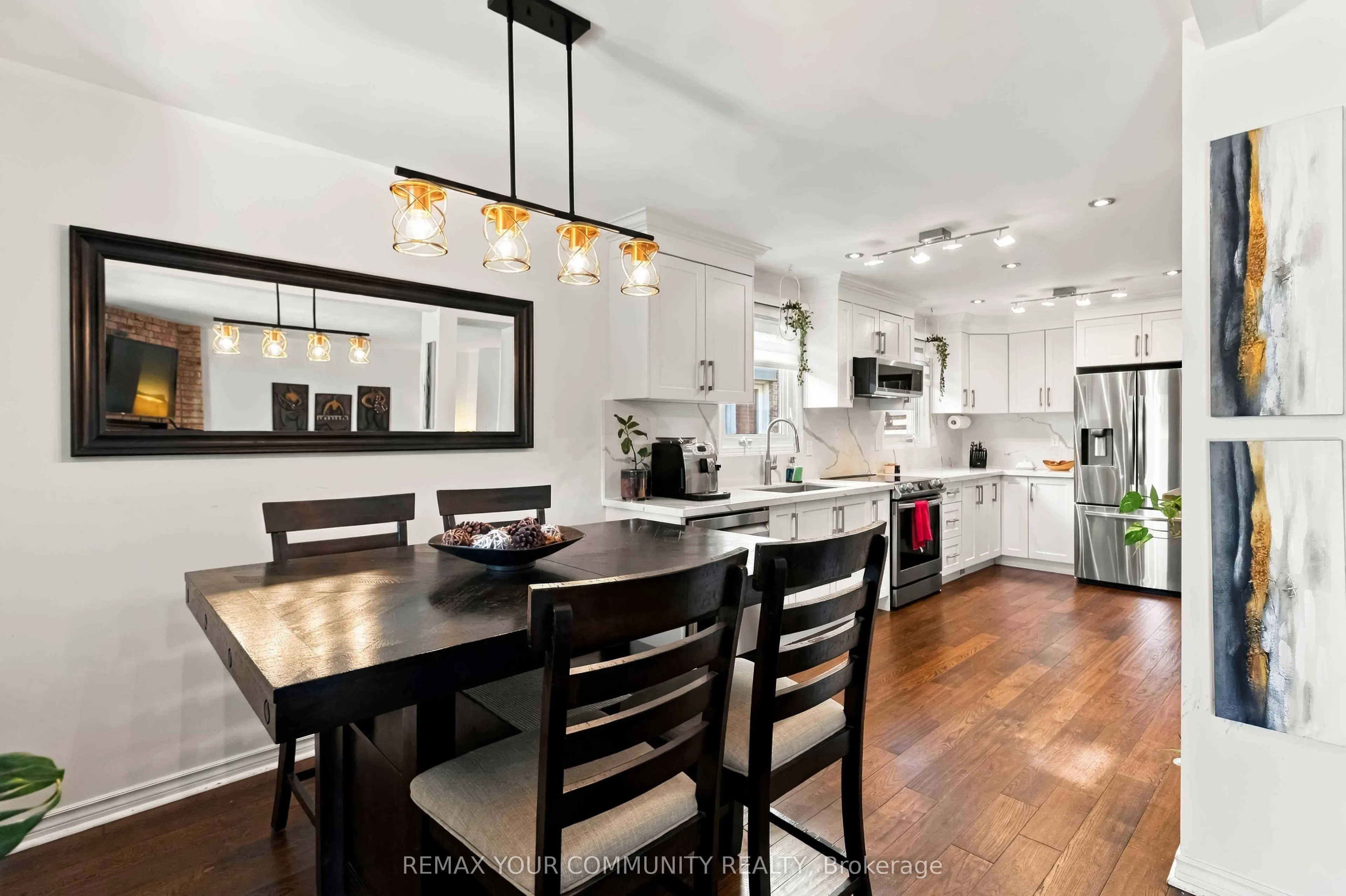 7013 Hickling Crescent