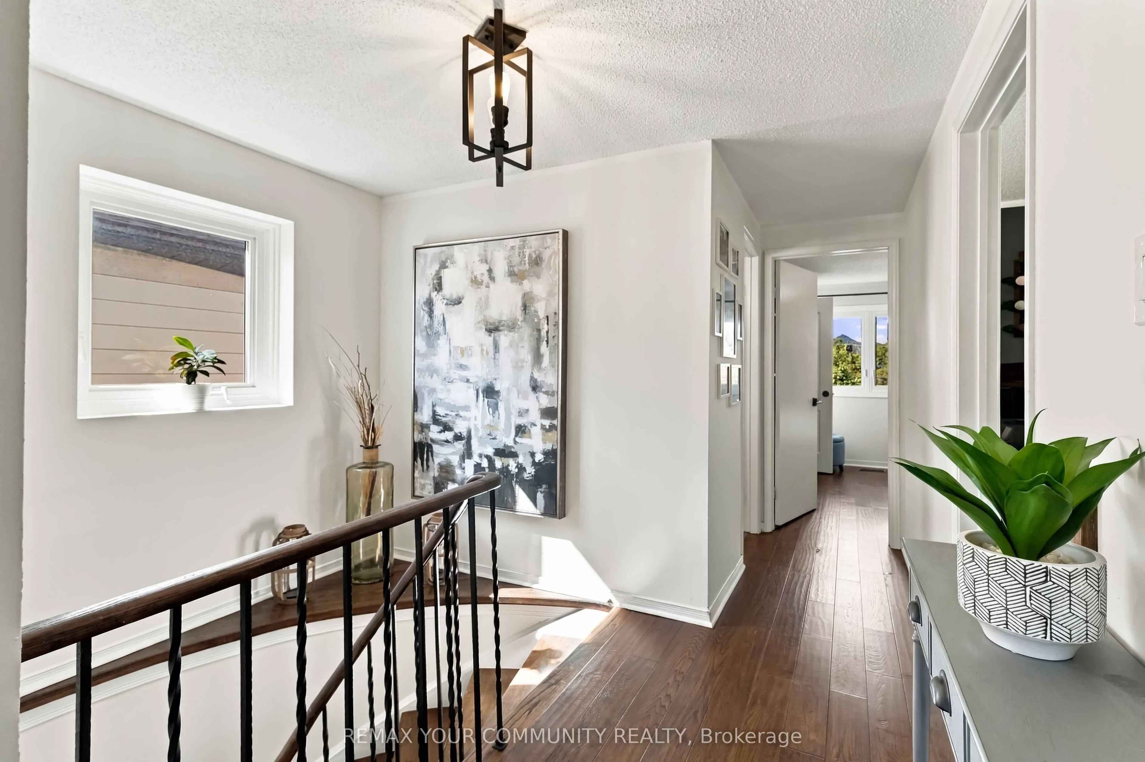 7013 Hickling Crescent