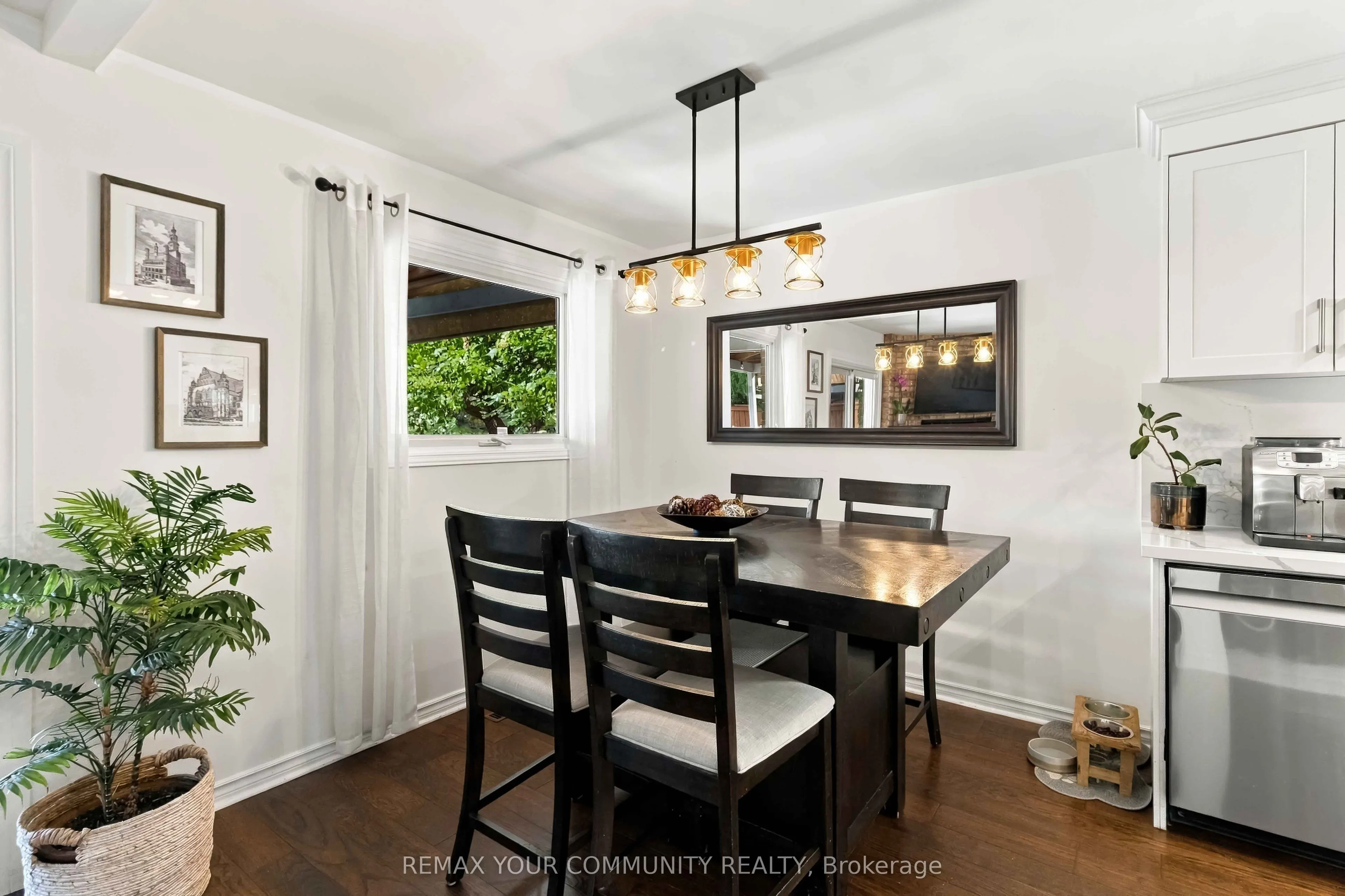 7013 Hickling Crescent