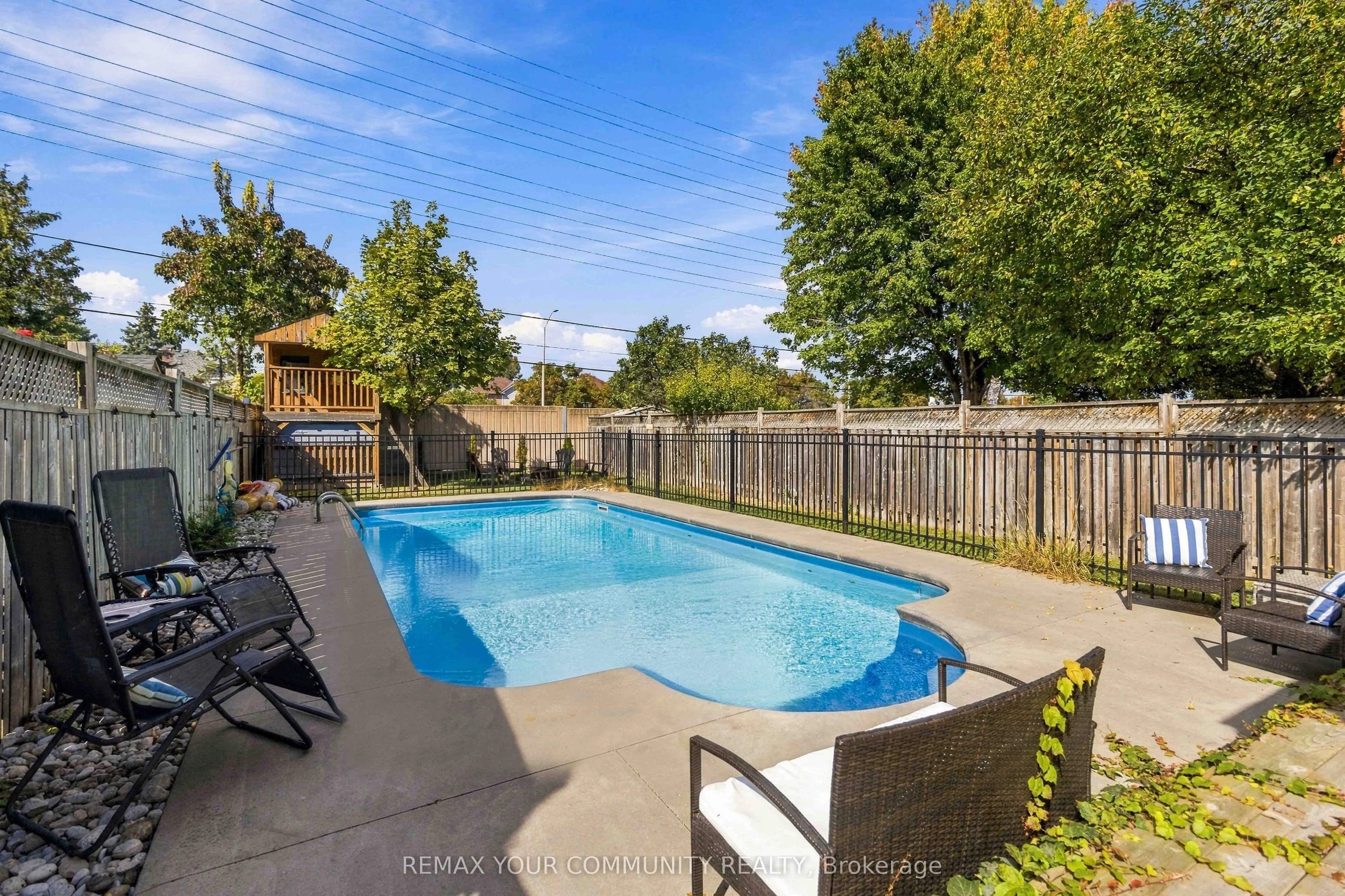 7013 Hickling Crescent