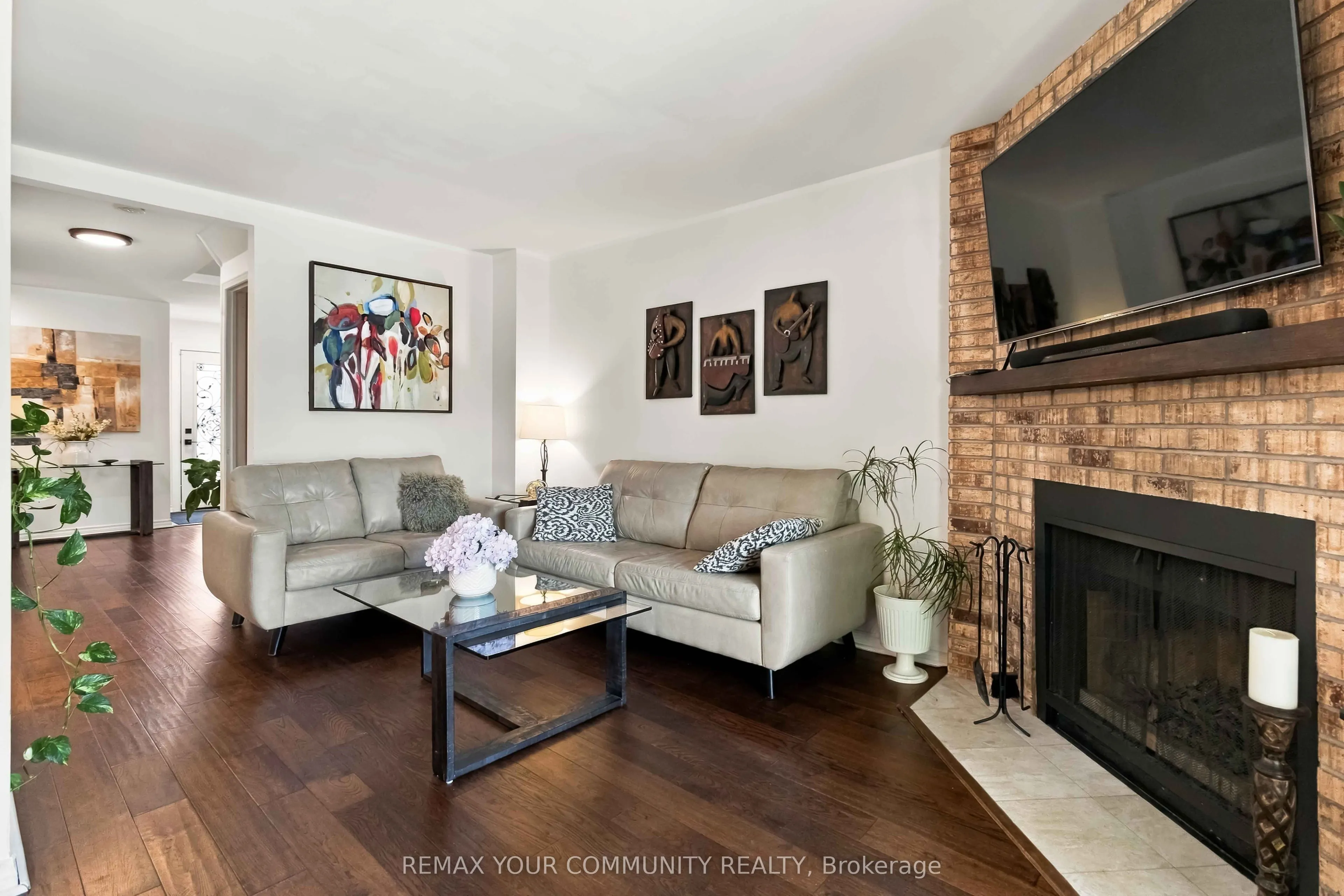 7013 Hickling Crescent