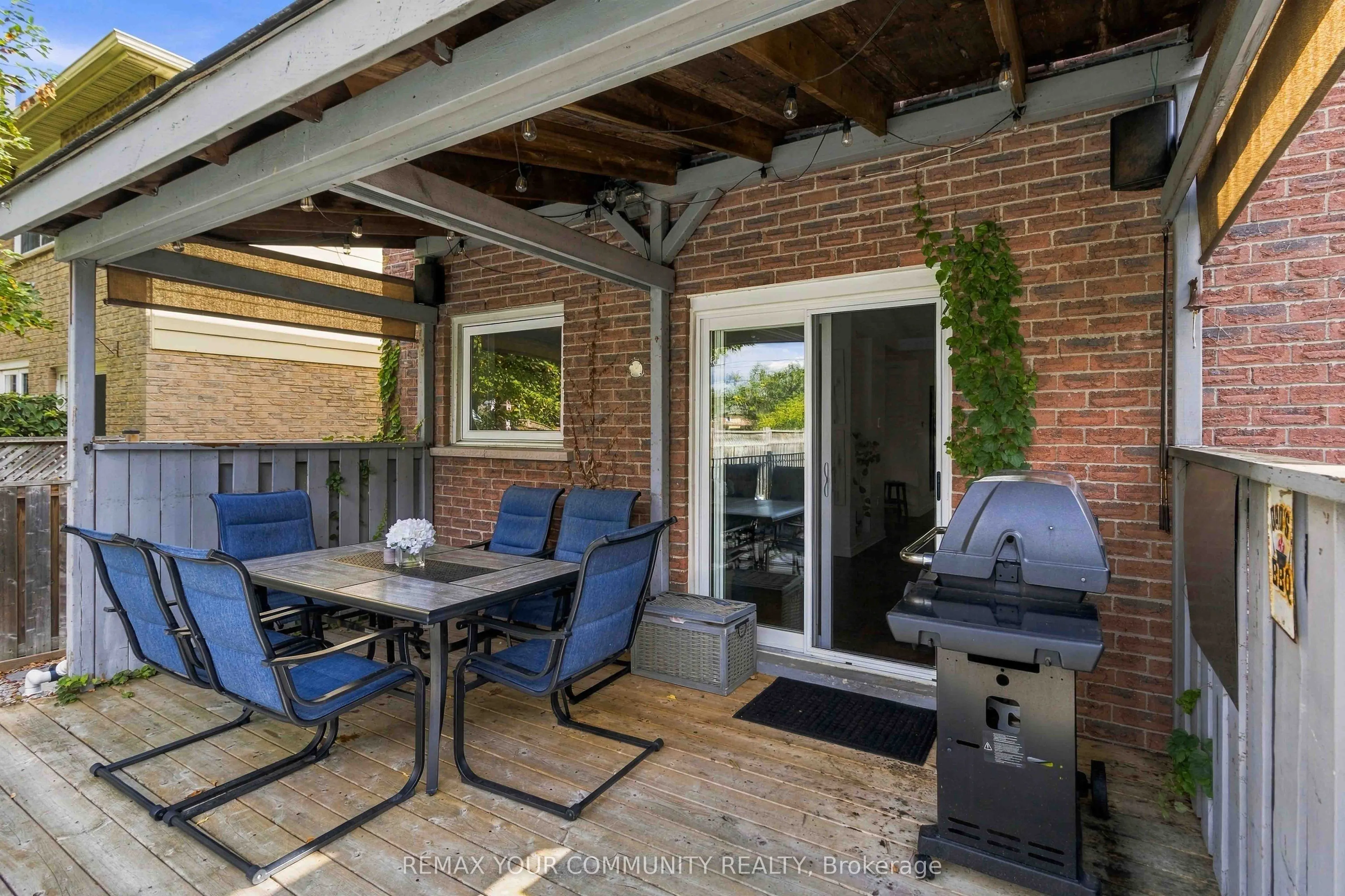 7013 Hickling Crescent