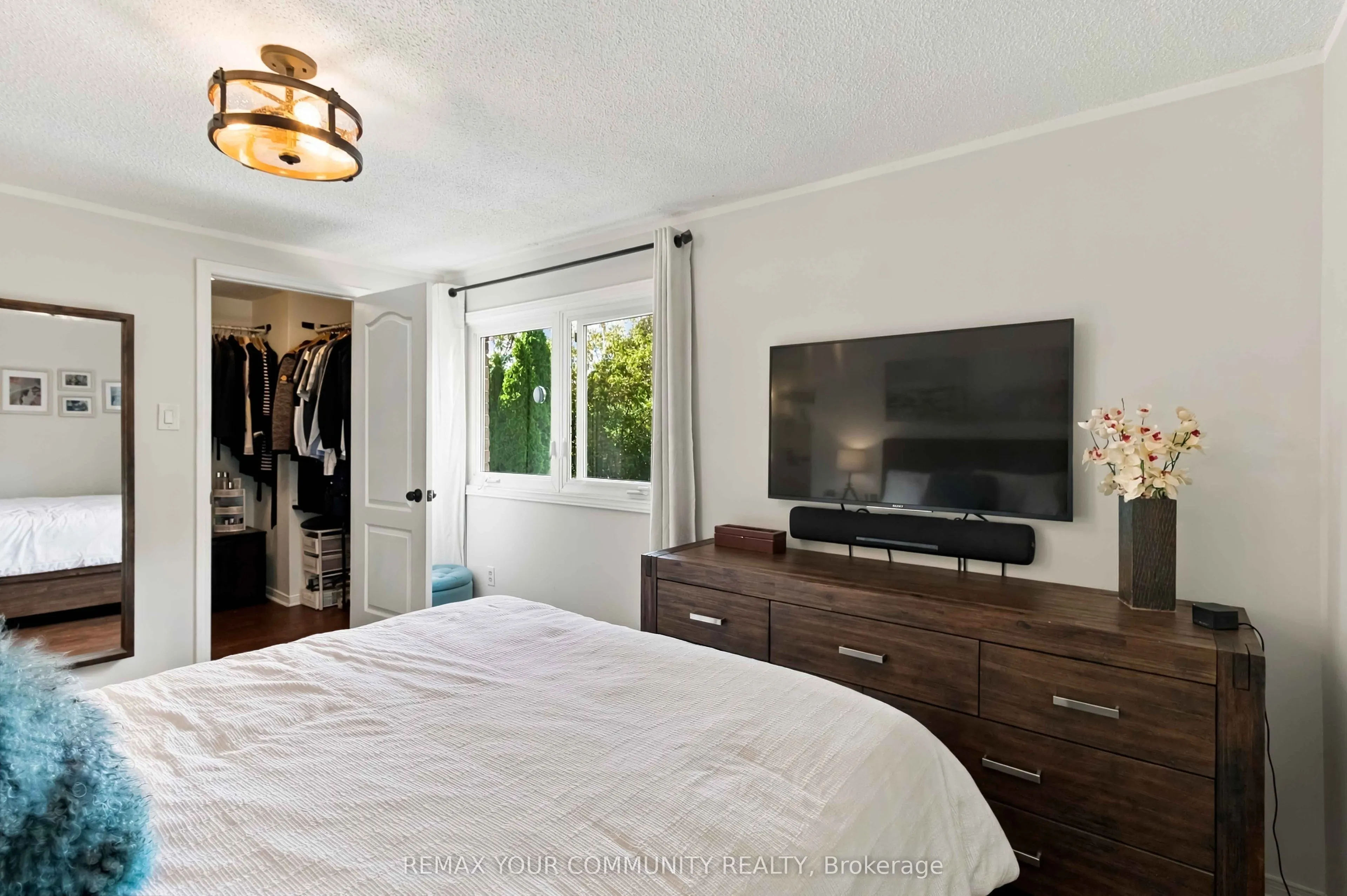 7013 Hickling Crescent