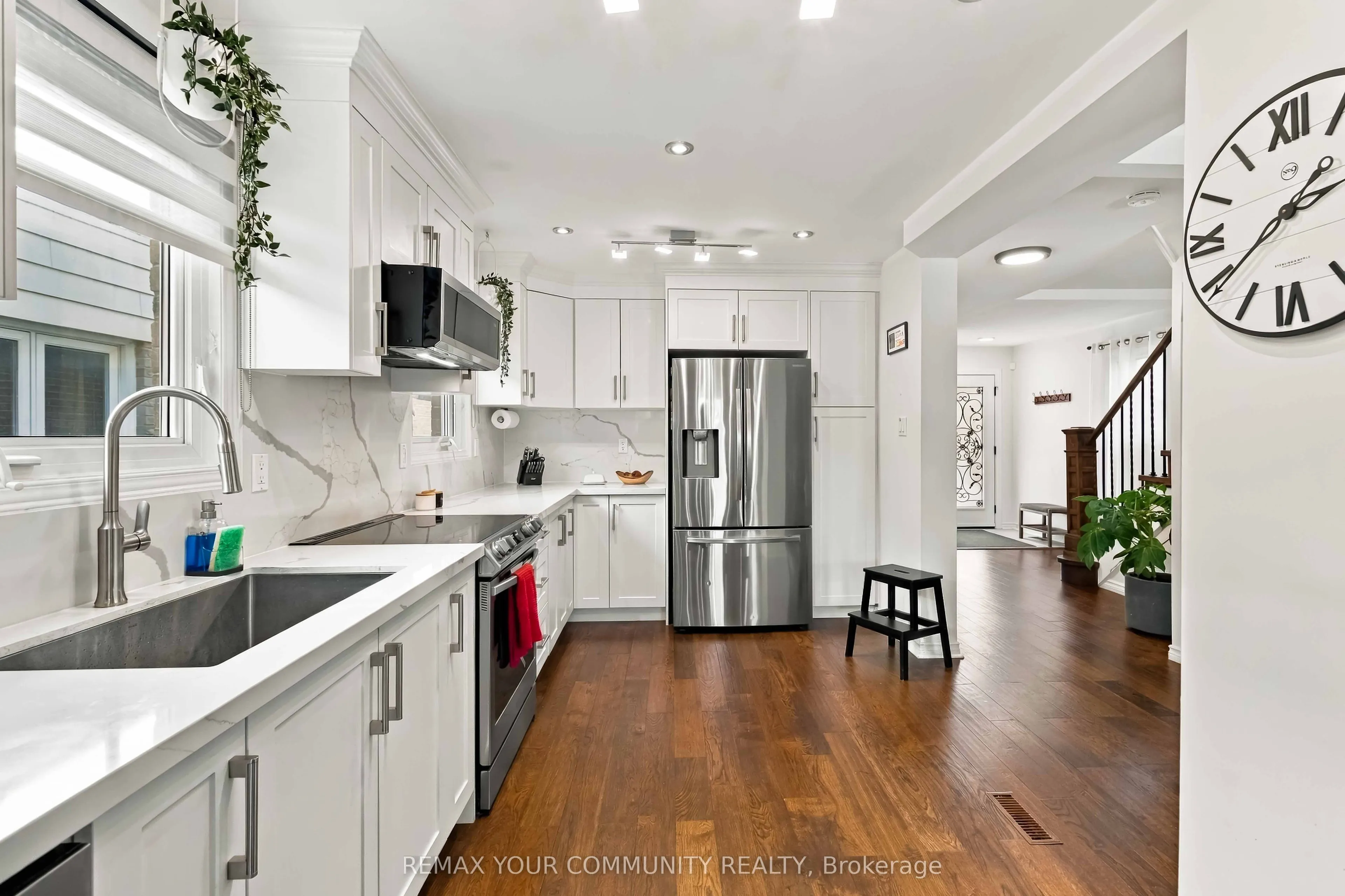 7013 Hickling Crescent