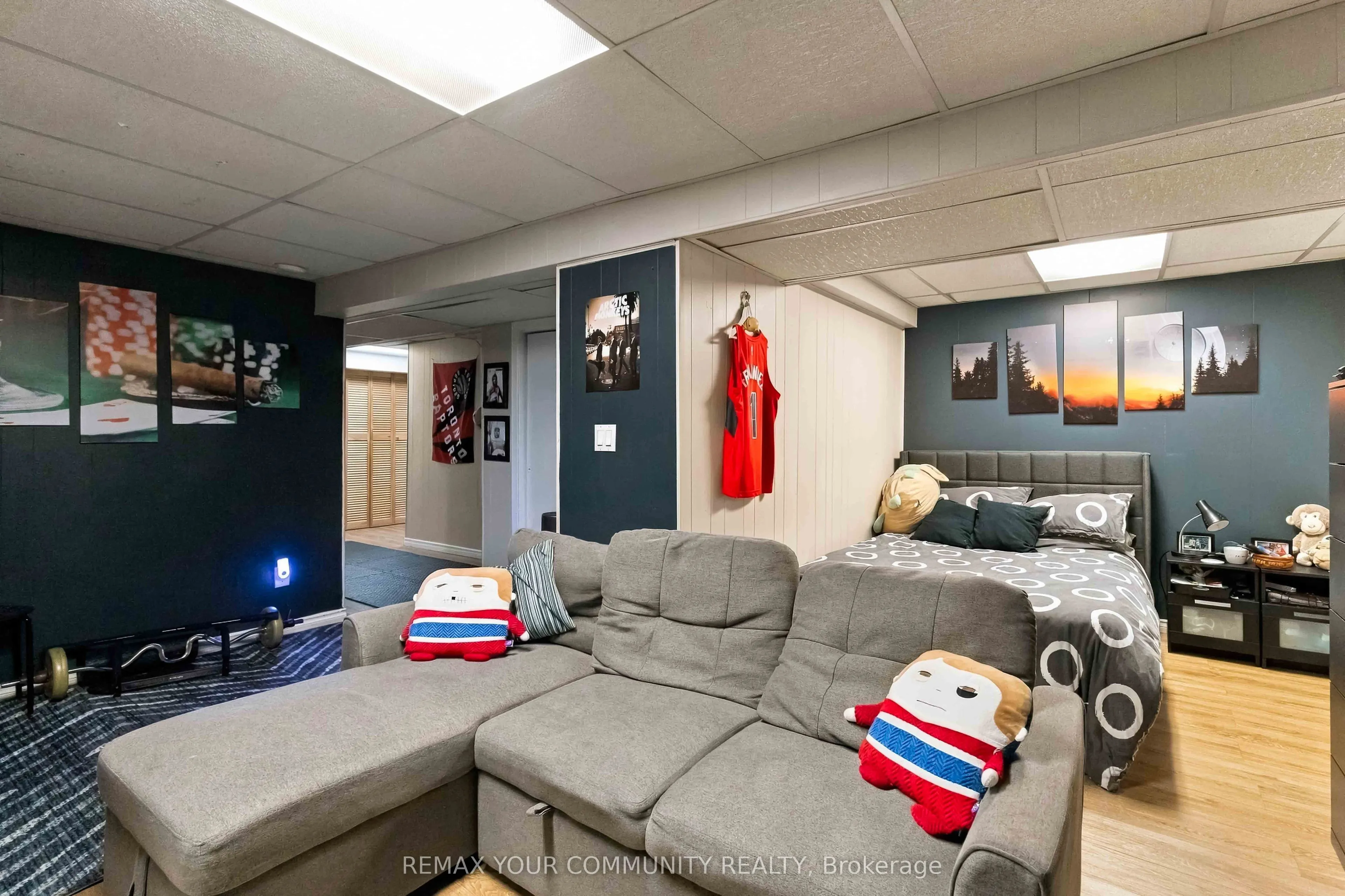 7013 Hickling Crescent
