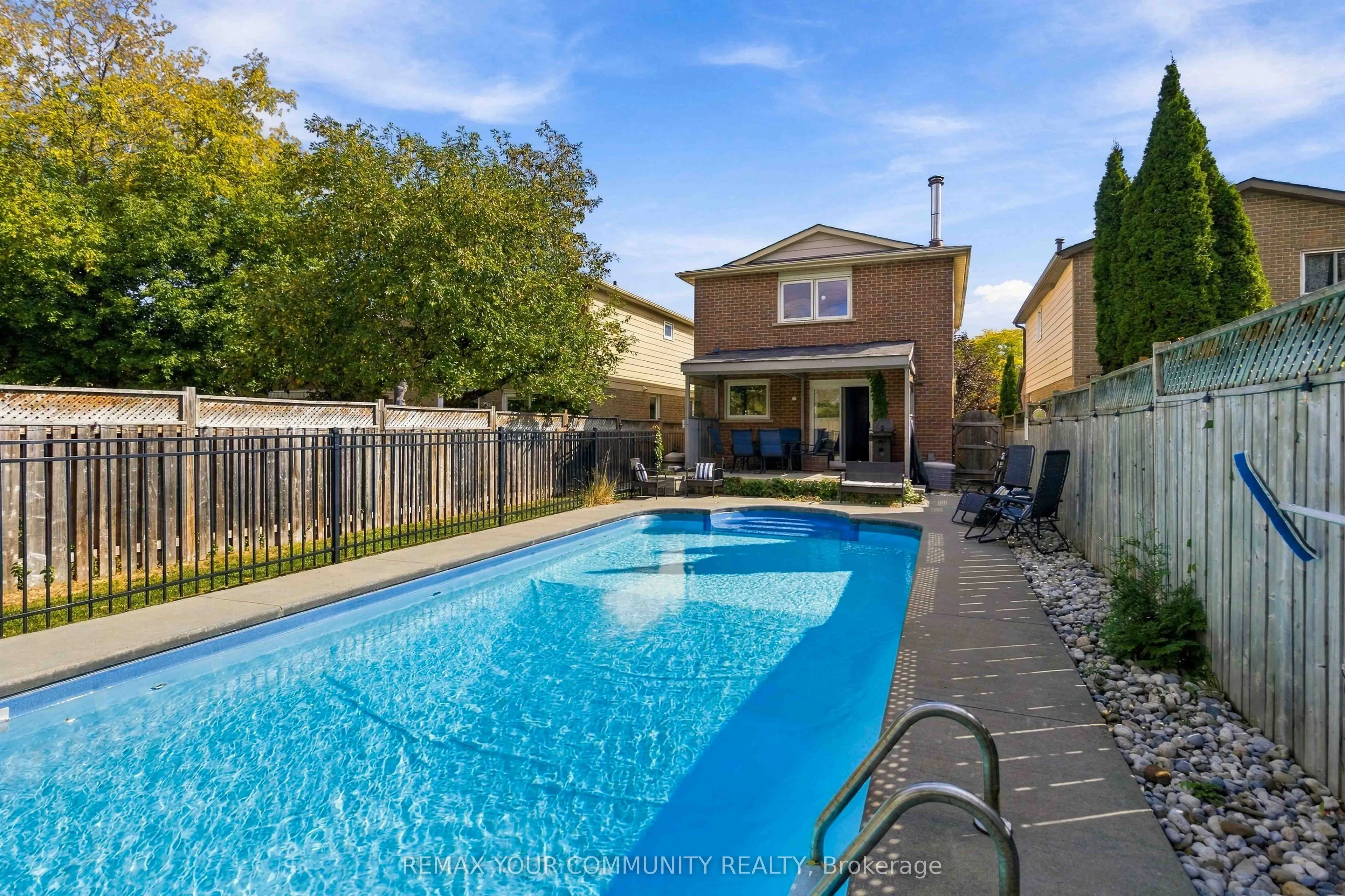 7013 Hickling Crescent