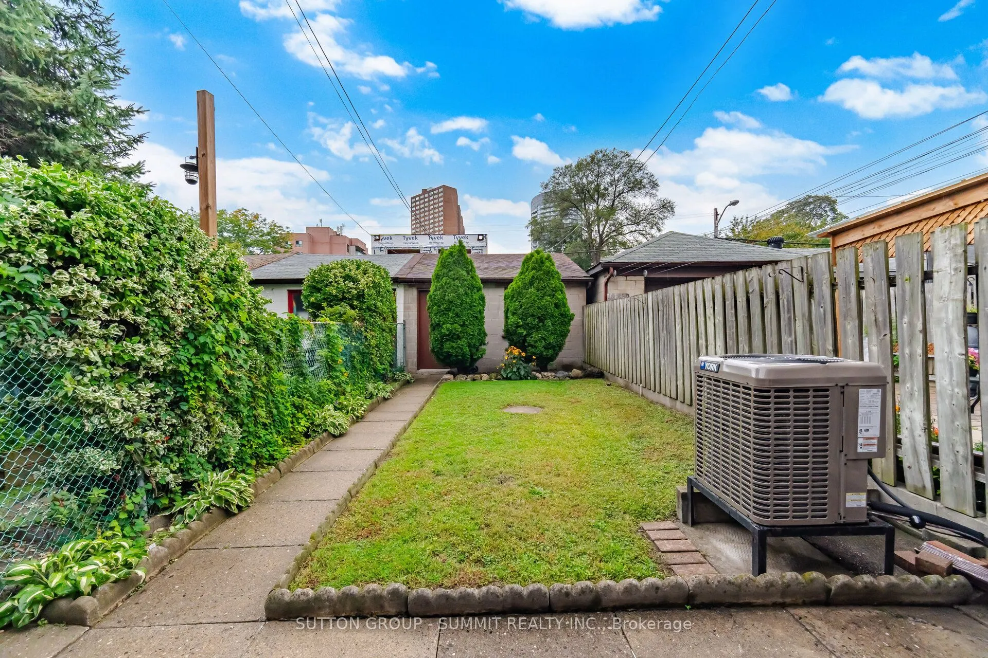28 SYMINGTON Avenue