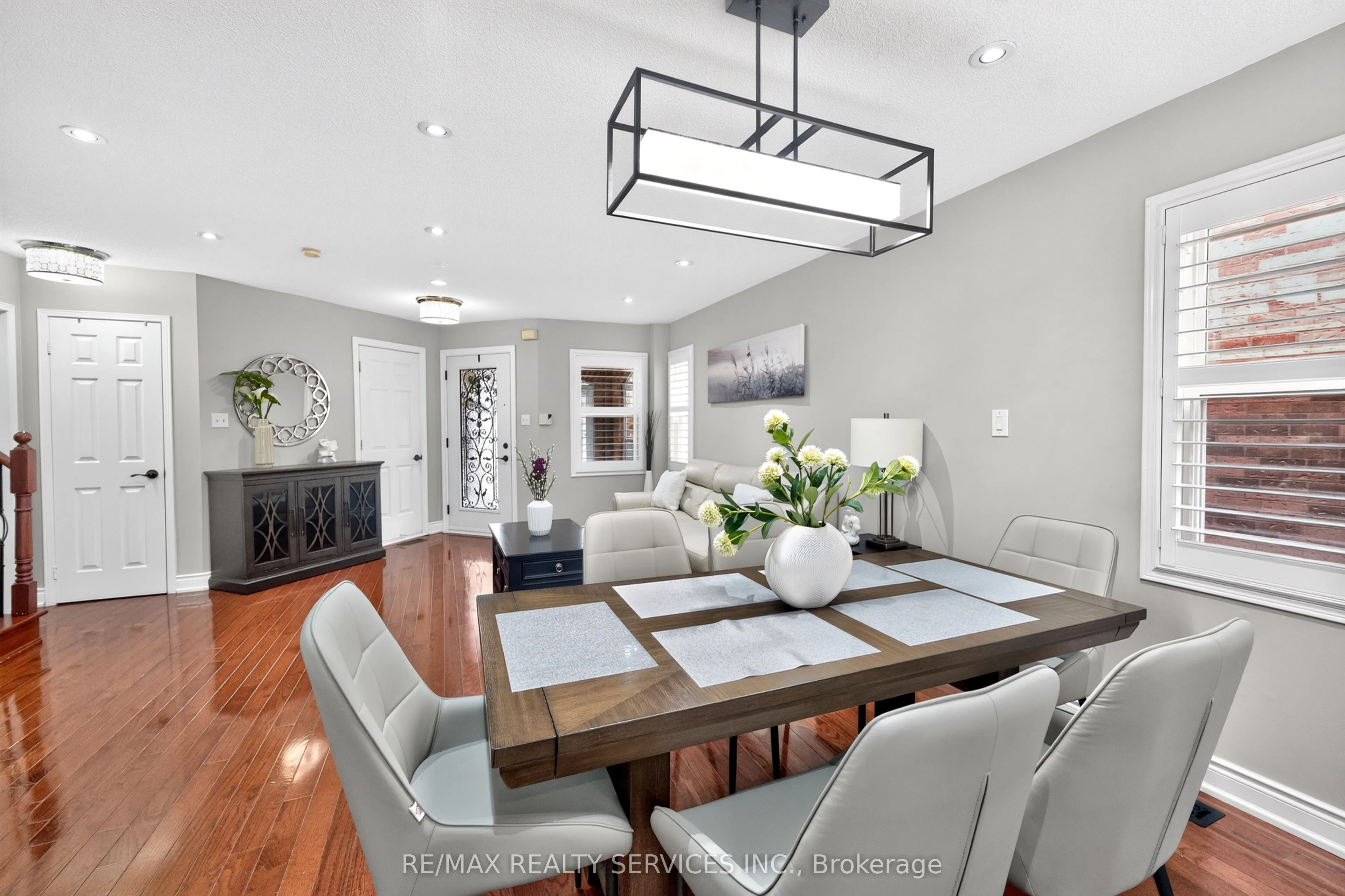 47 Twisted Oak Street