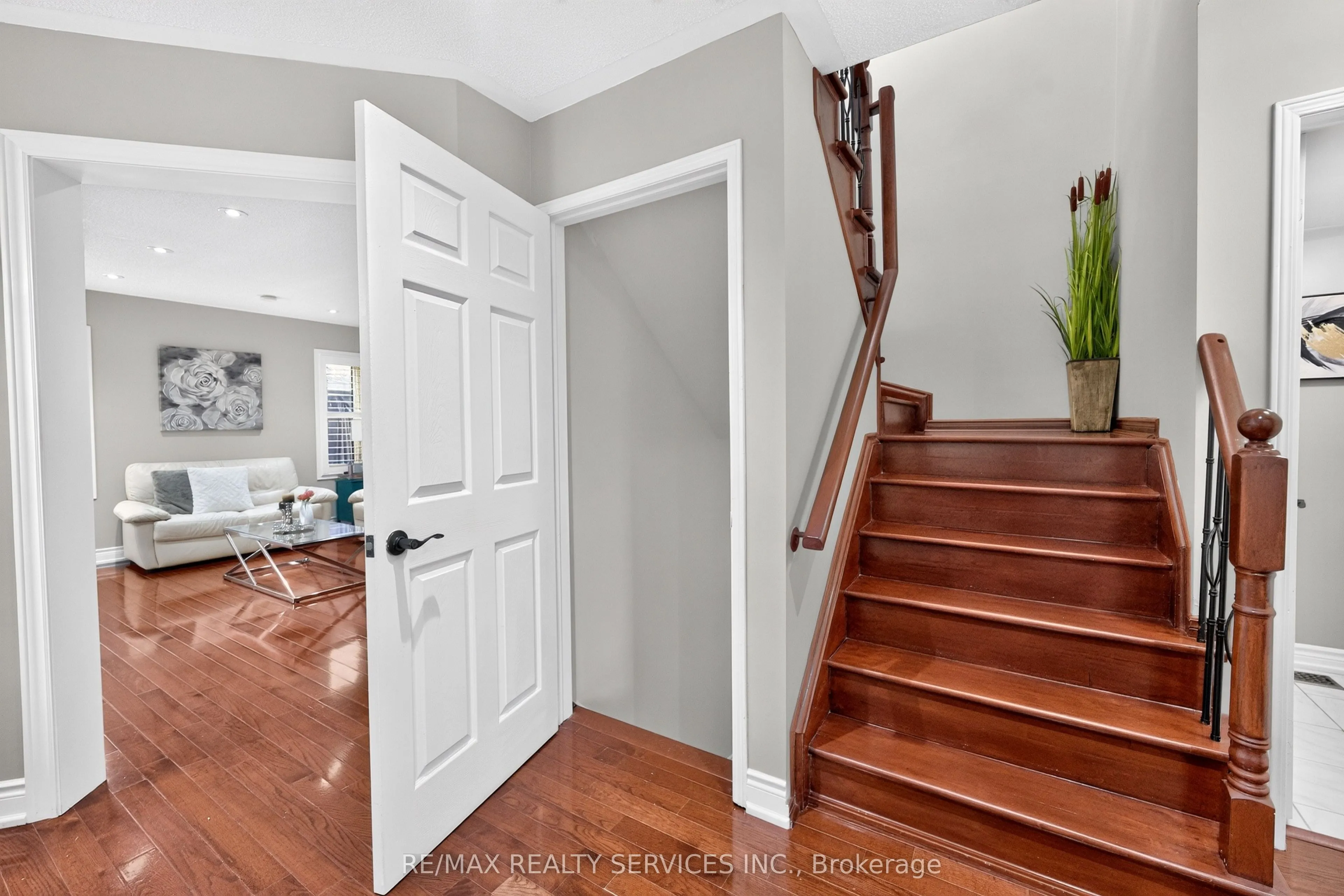 47 Twisted Oak Street