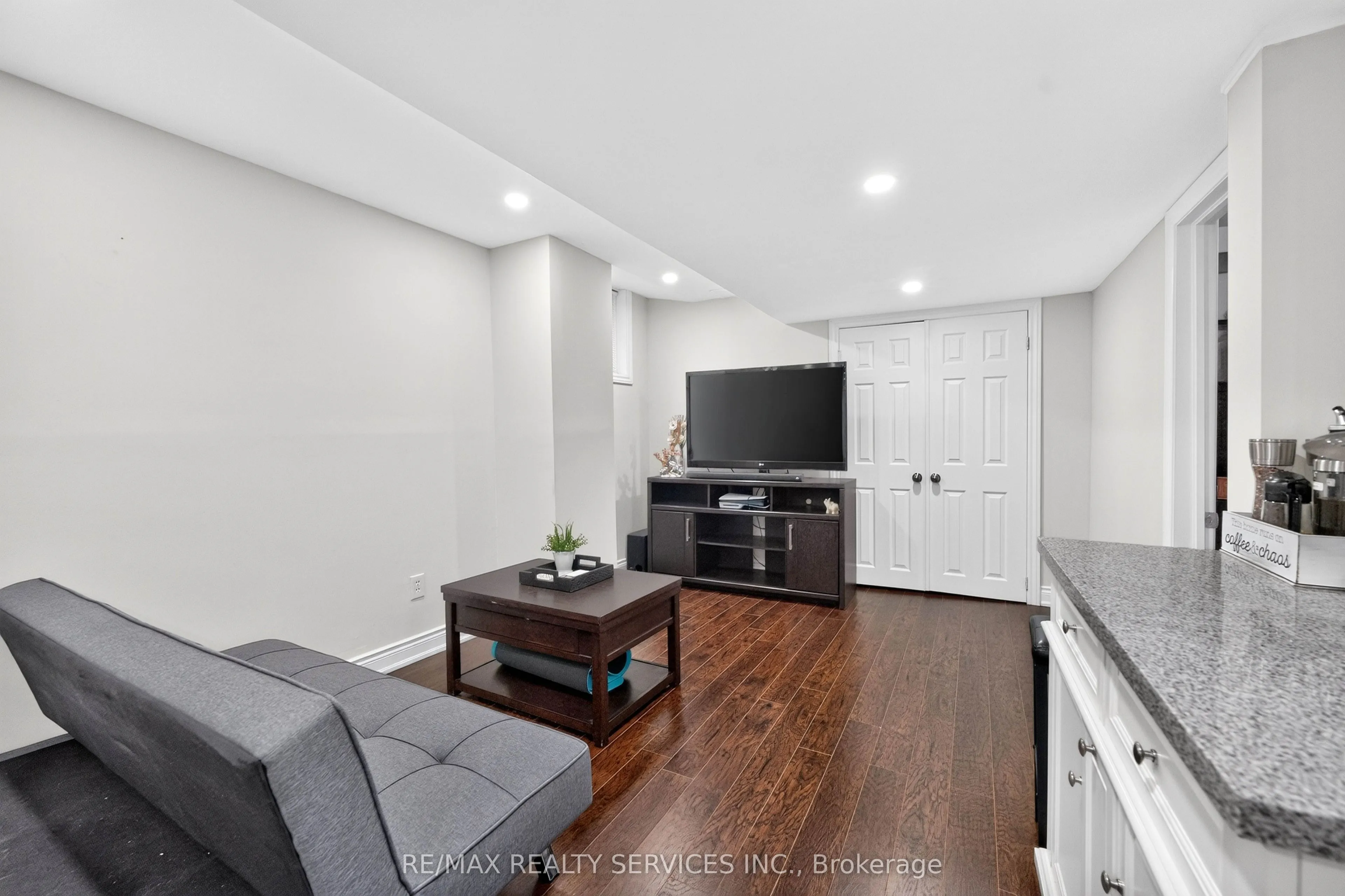 47 Twisted Oak Street
