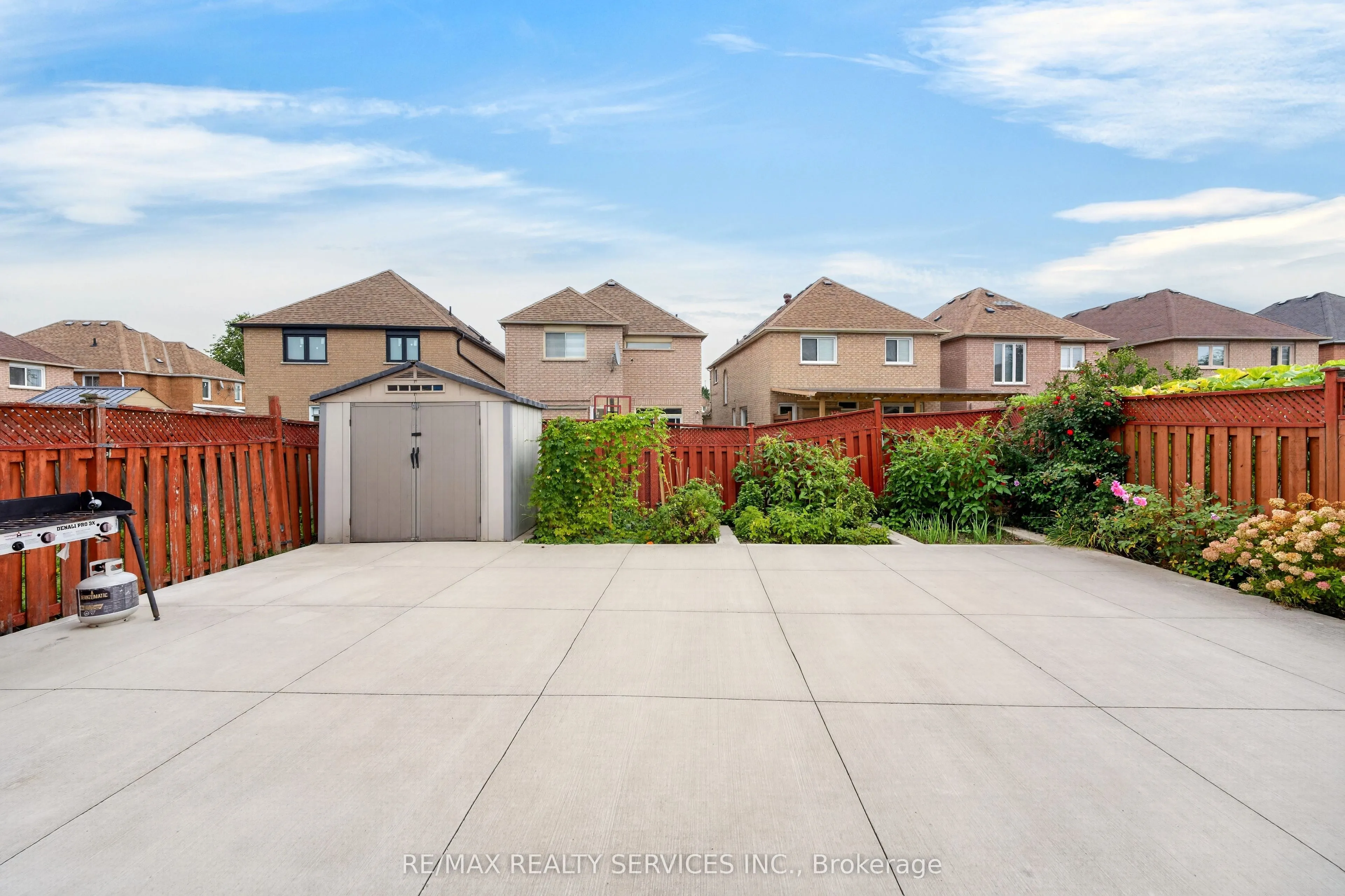 47 Twisted Oak Street