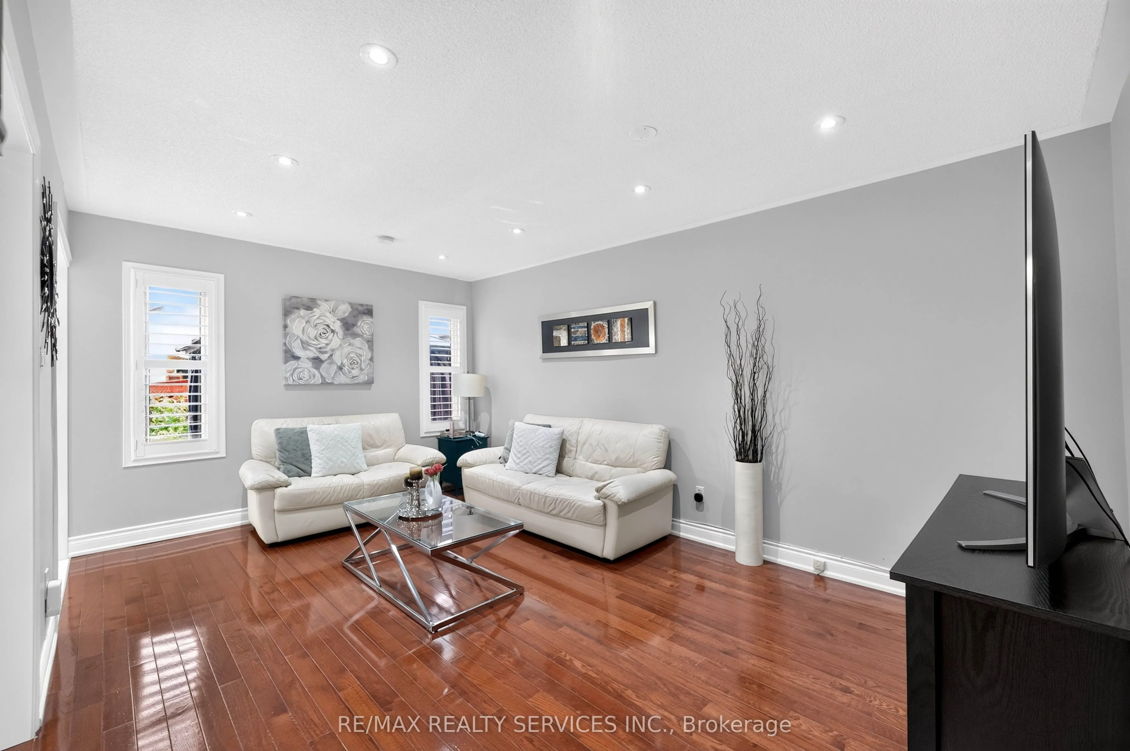 47 Twisted Oak Street