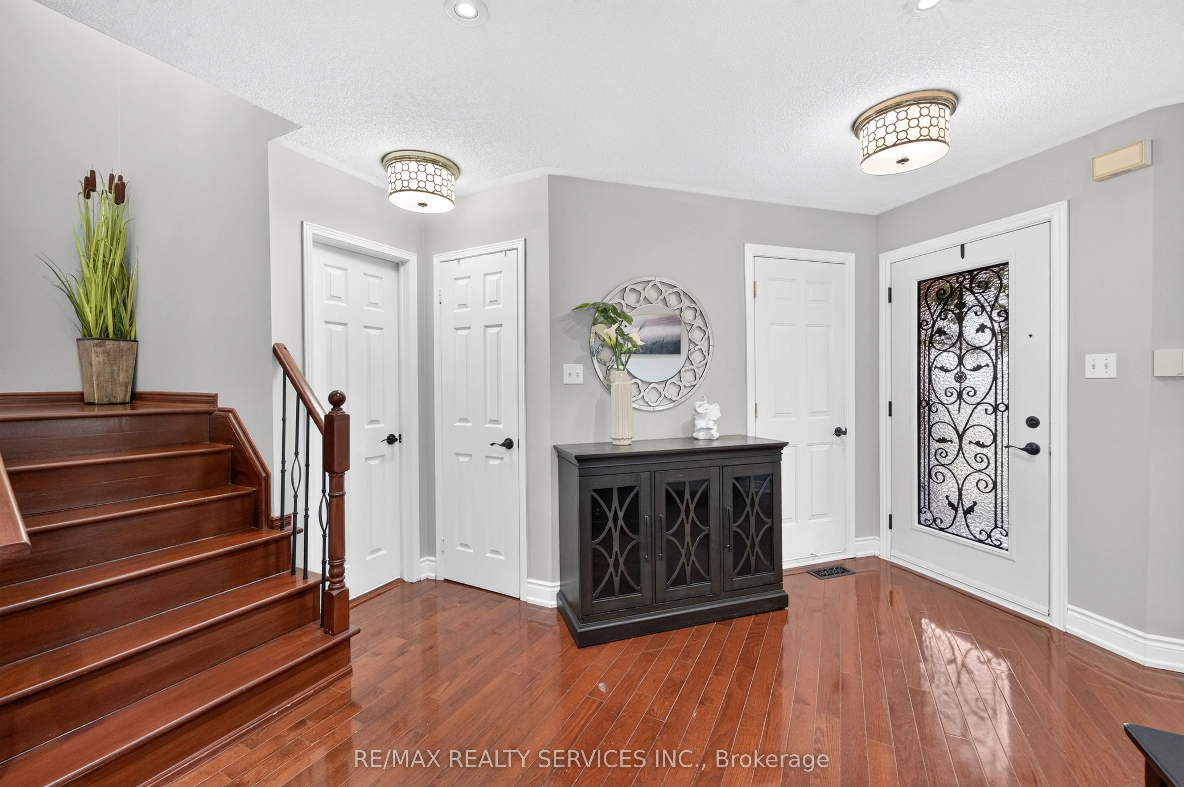 47 Twisted Oak Street