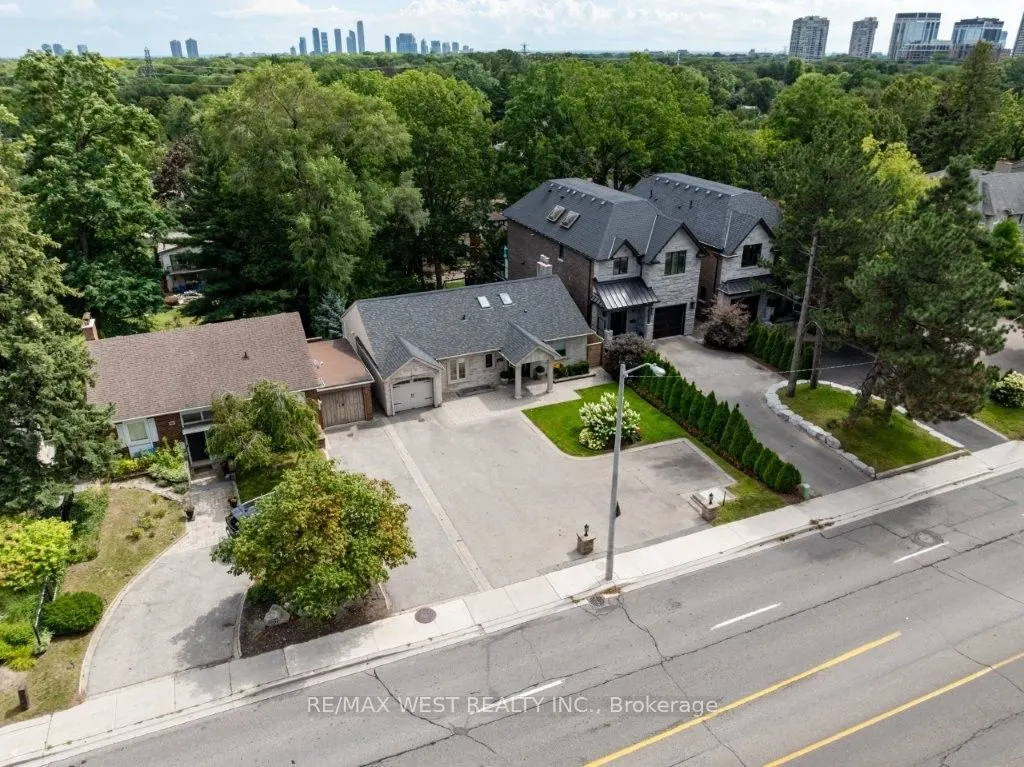 4653 Dundas Street W