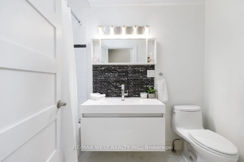 4653 Dundas Street W