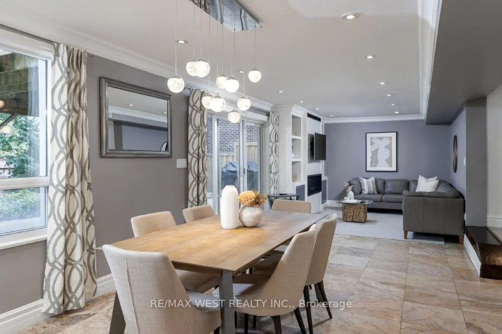 4653 Dundas Street W