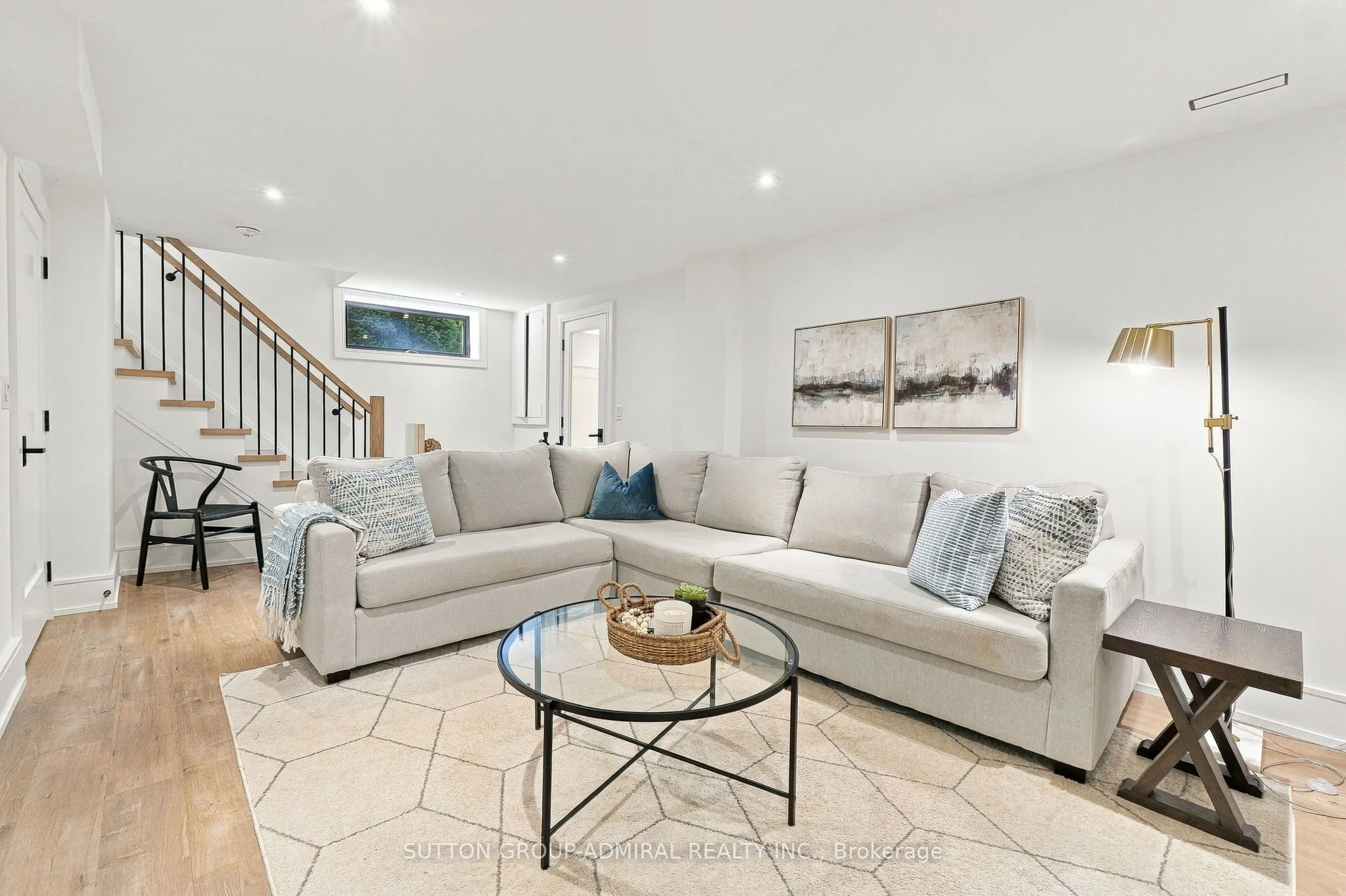 37 Glenellen Drive E