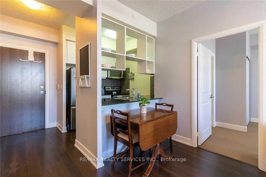 2 Eva Road #325