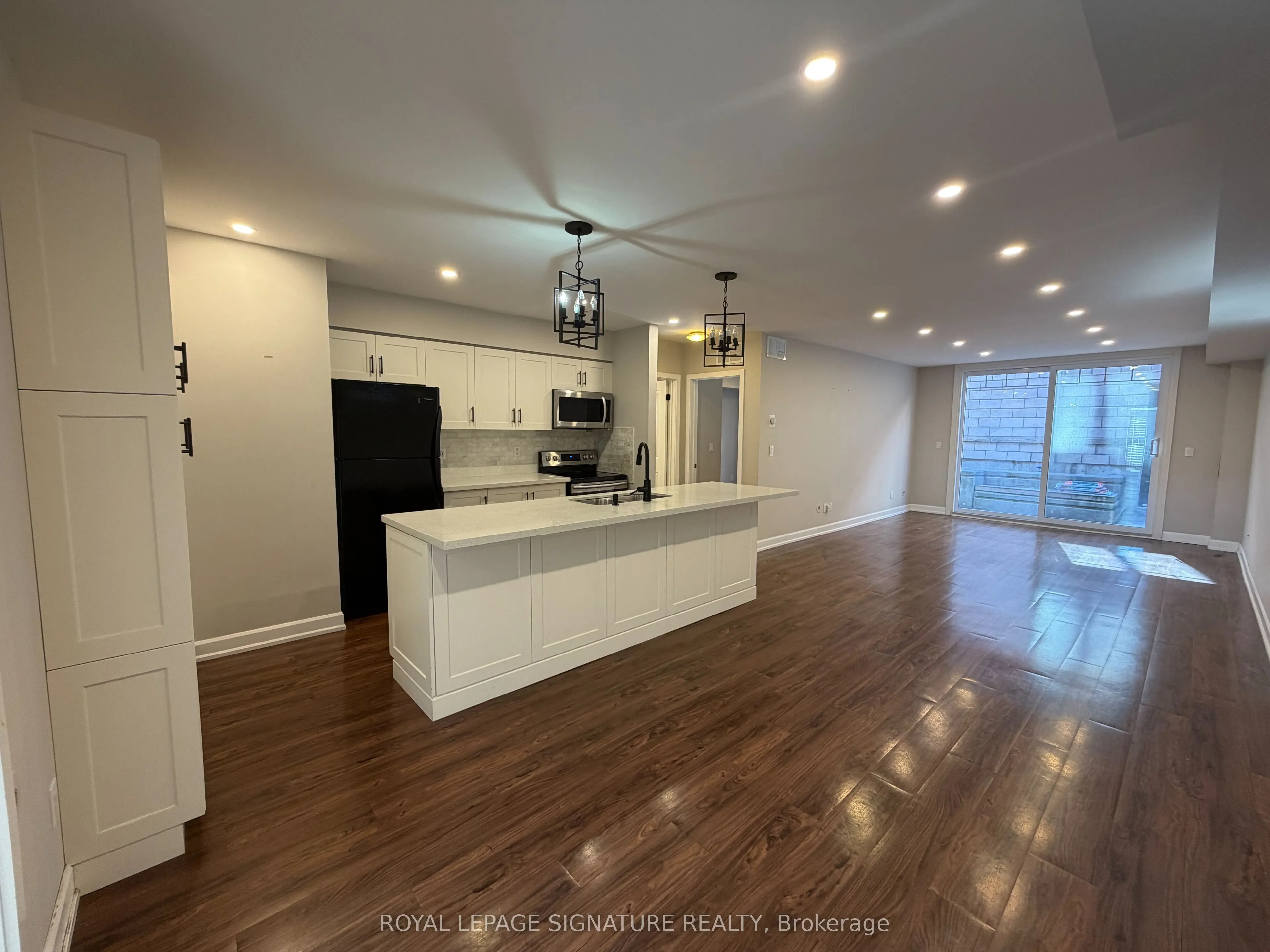 3400 Lake Shore Boulevard W #102