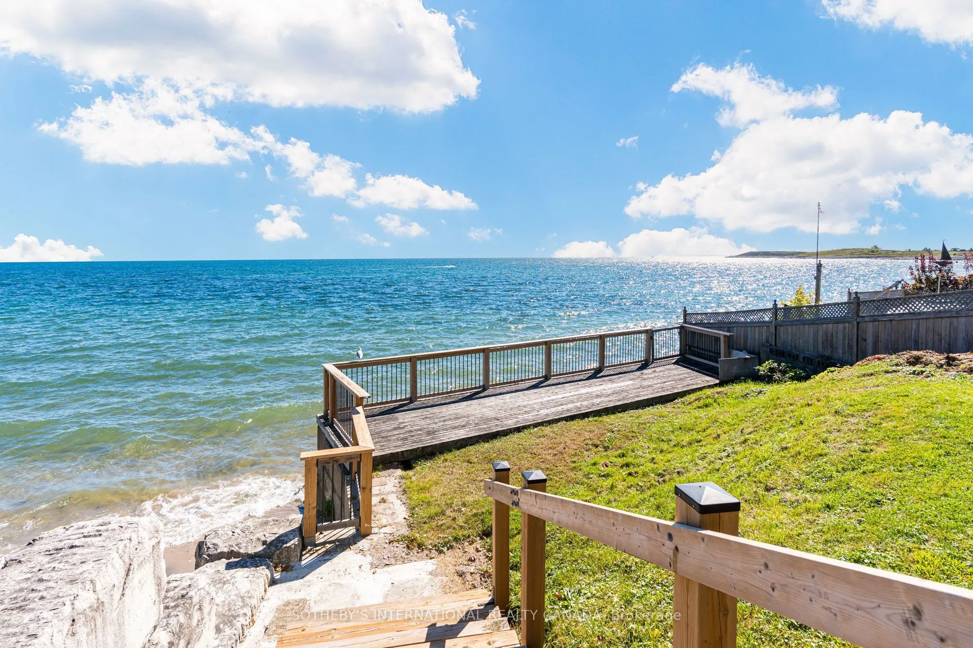 407 Lake Promenade