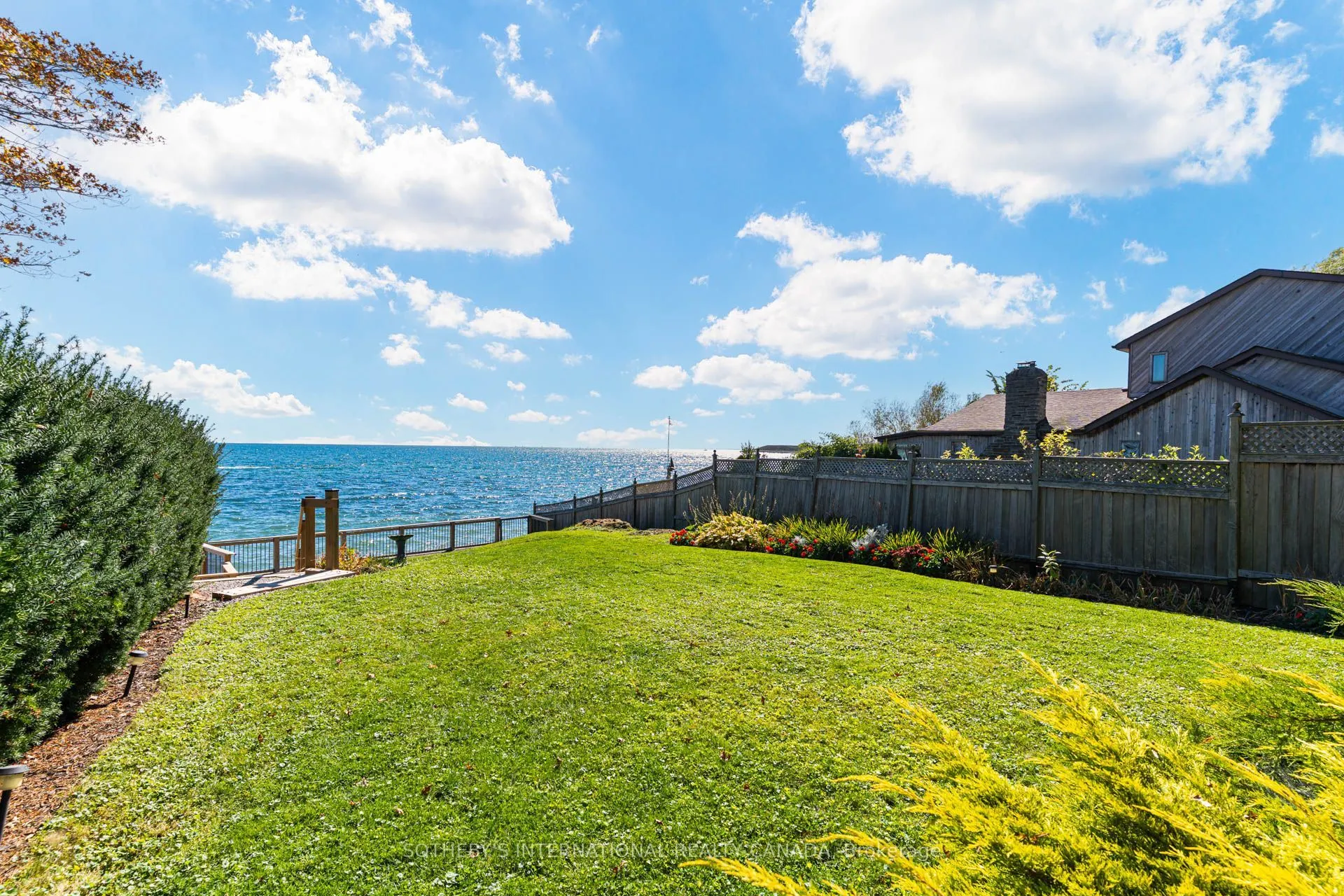 407 Lake Promenade
