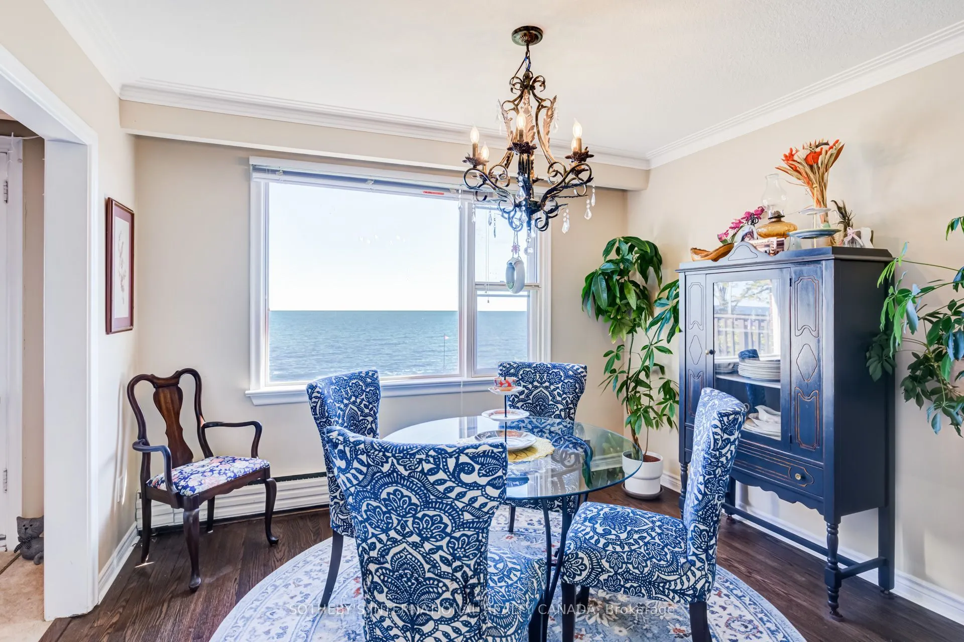 407 Lake Promenade