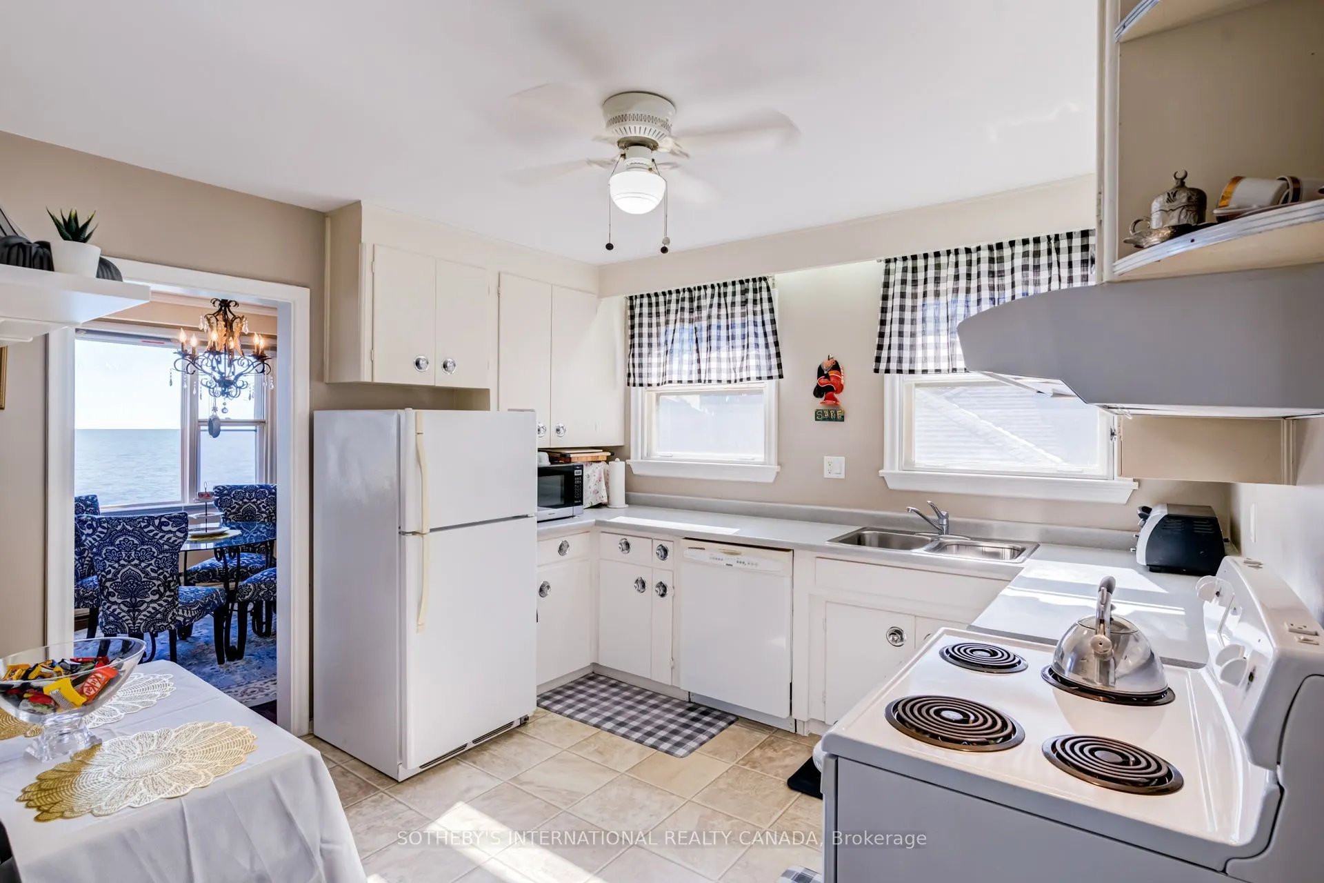 407 Lake Promenade