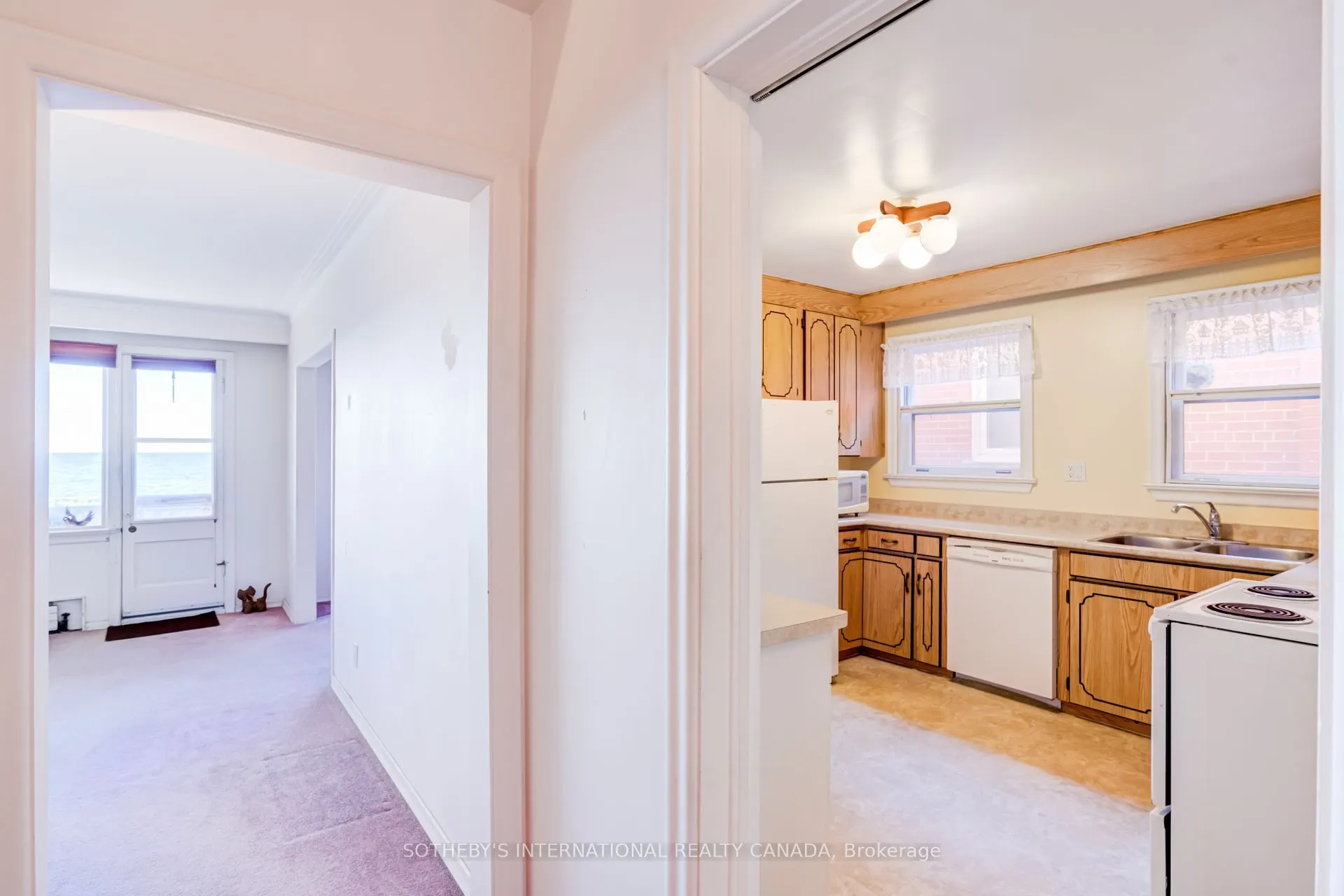 407 Lake Promenade