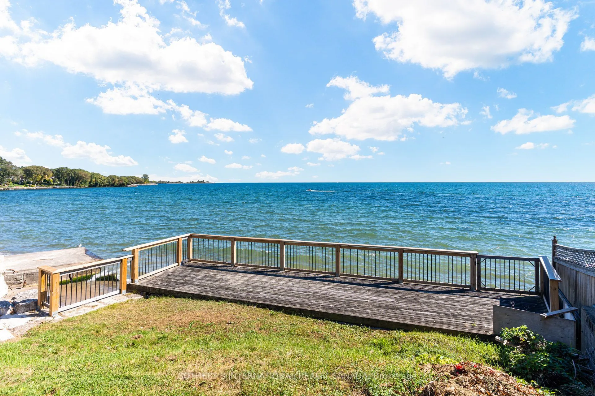 407 Lake Promenade