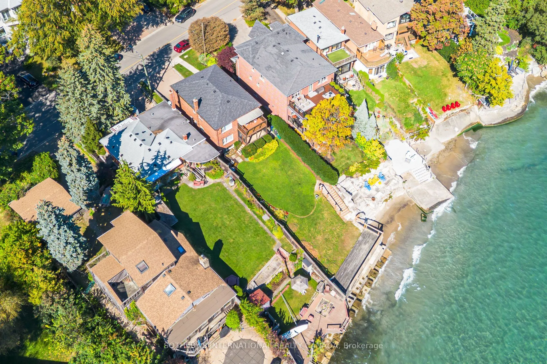 407 Lake Promenade