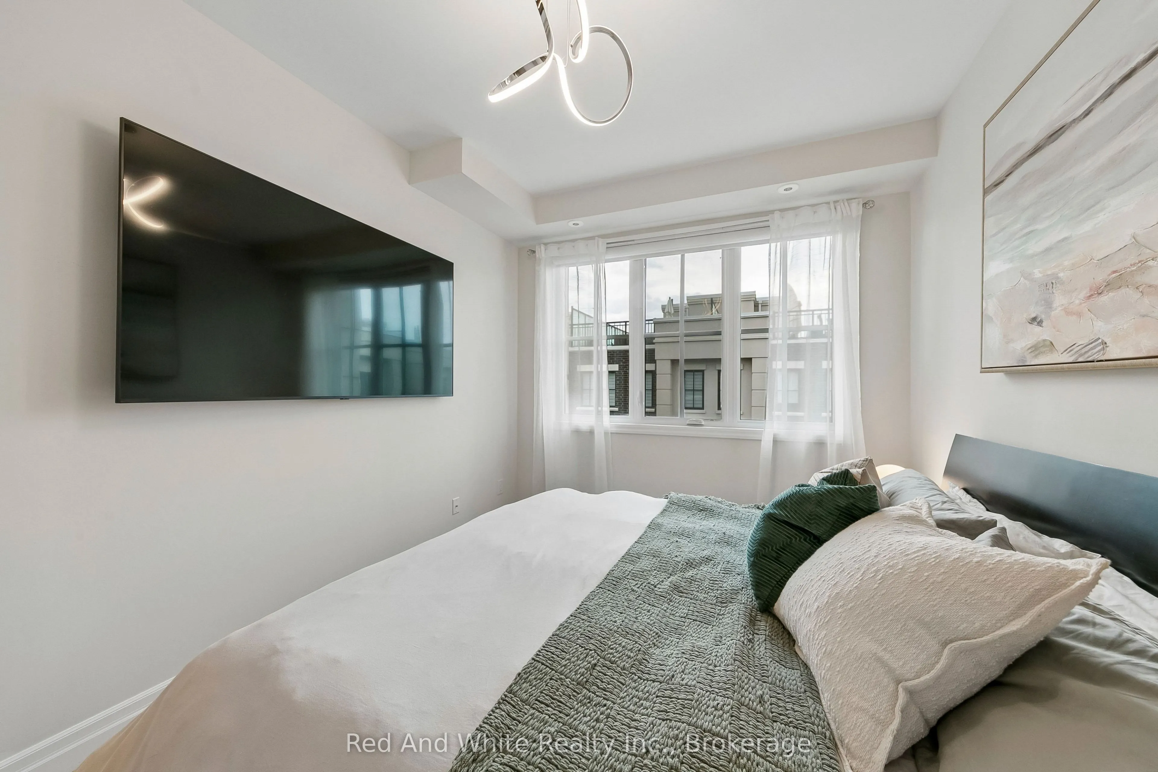 665 Cricklewood Drive #703