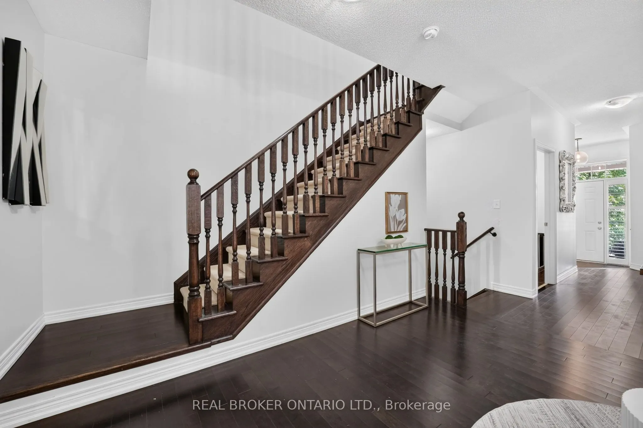 3231 Stoney Crescent