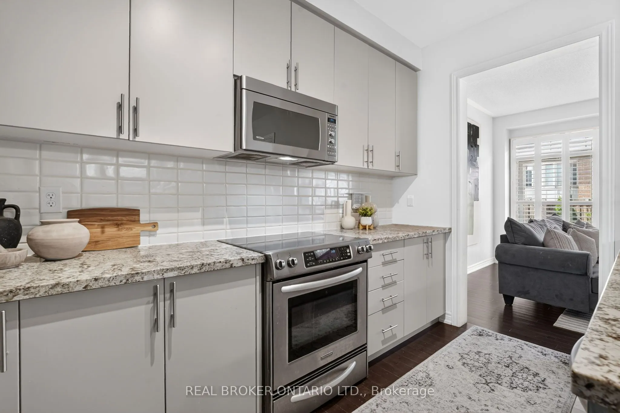 3231 Stoney Crescent