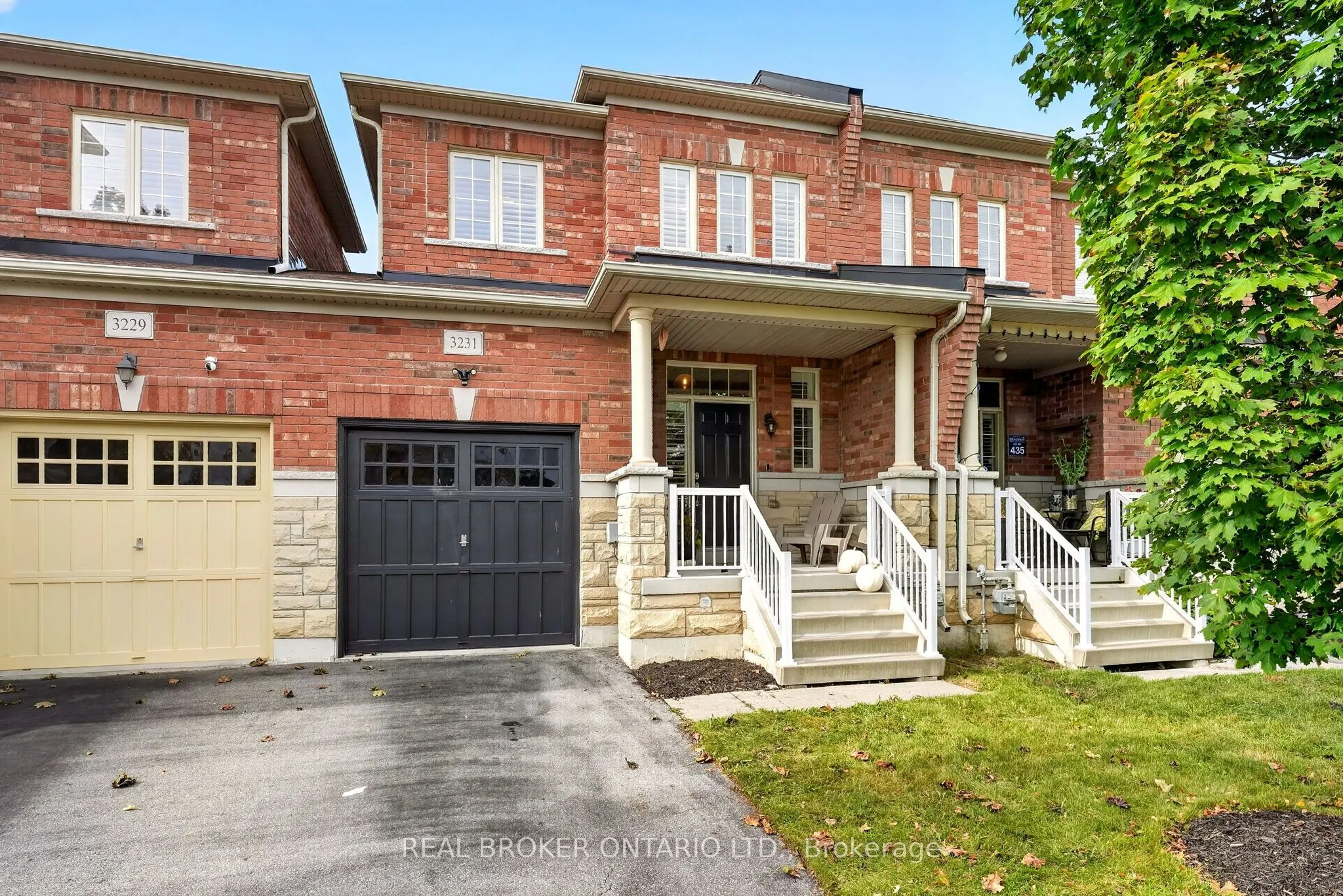 3231 Stoney Crescent