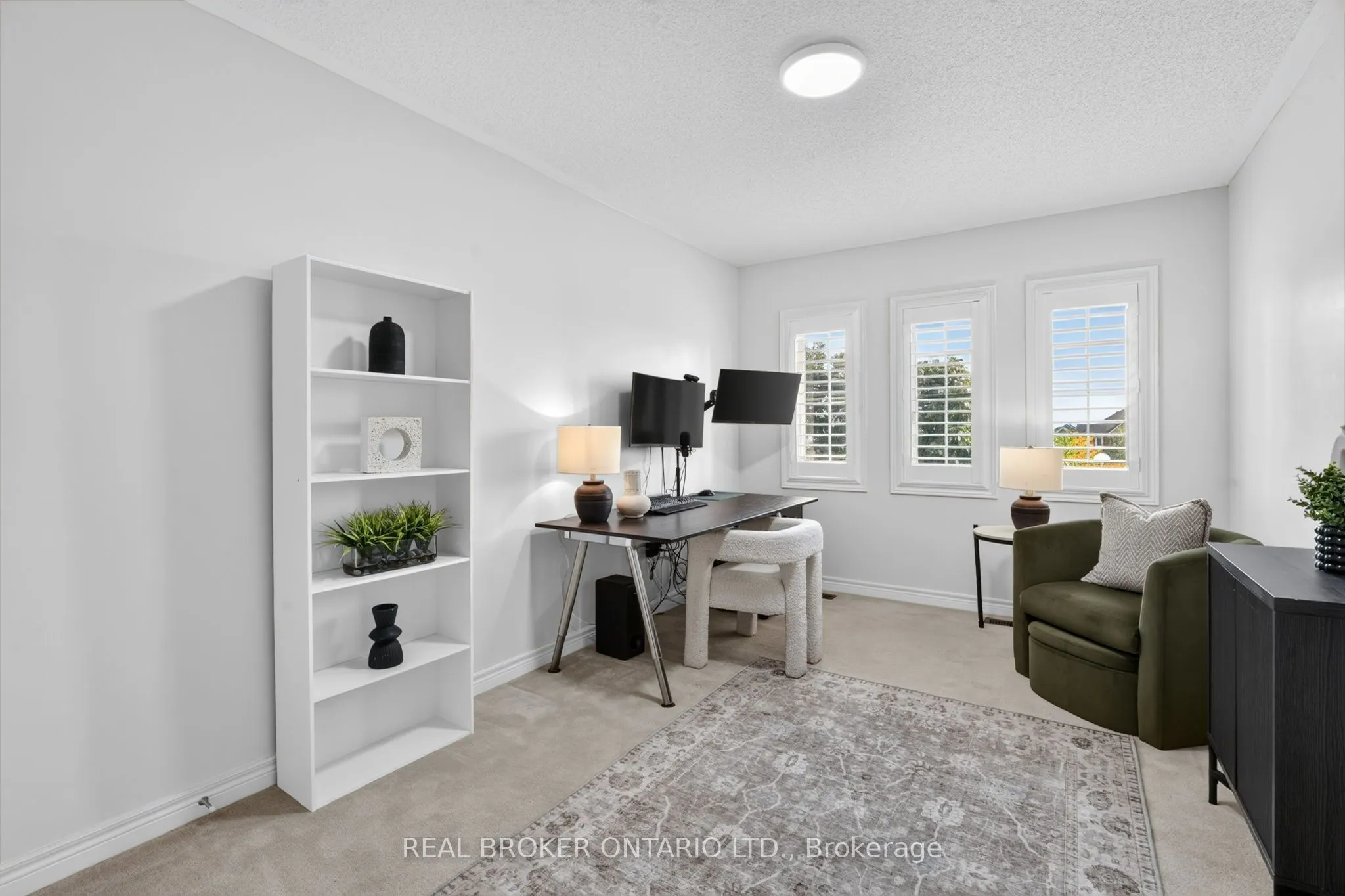 3231 Stoney Crescent