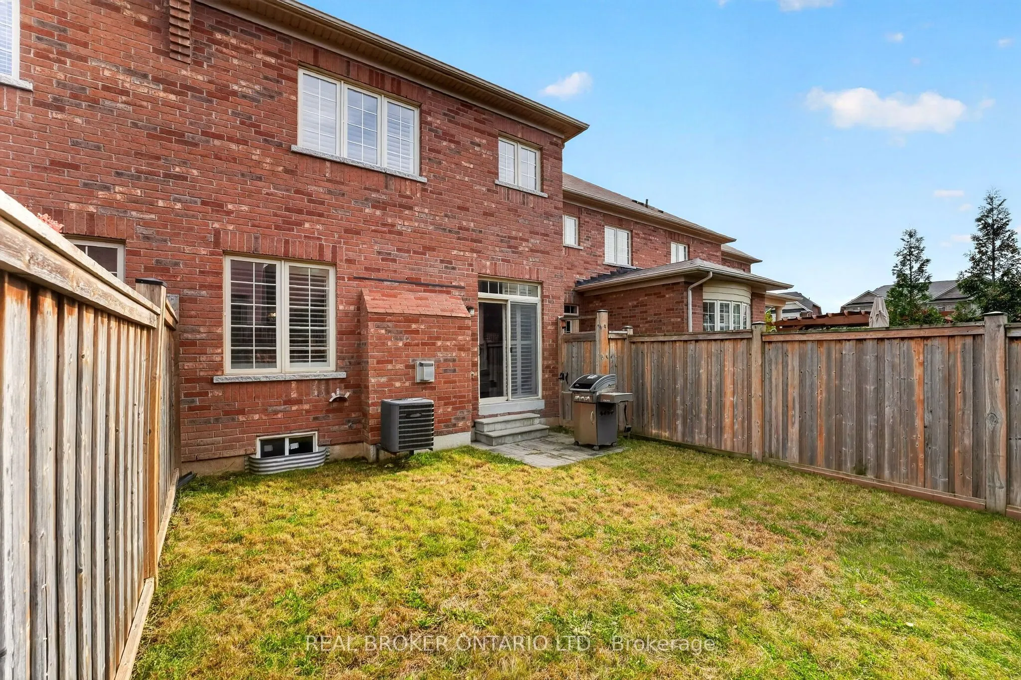 3231 Stoney Crescent