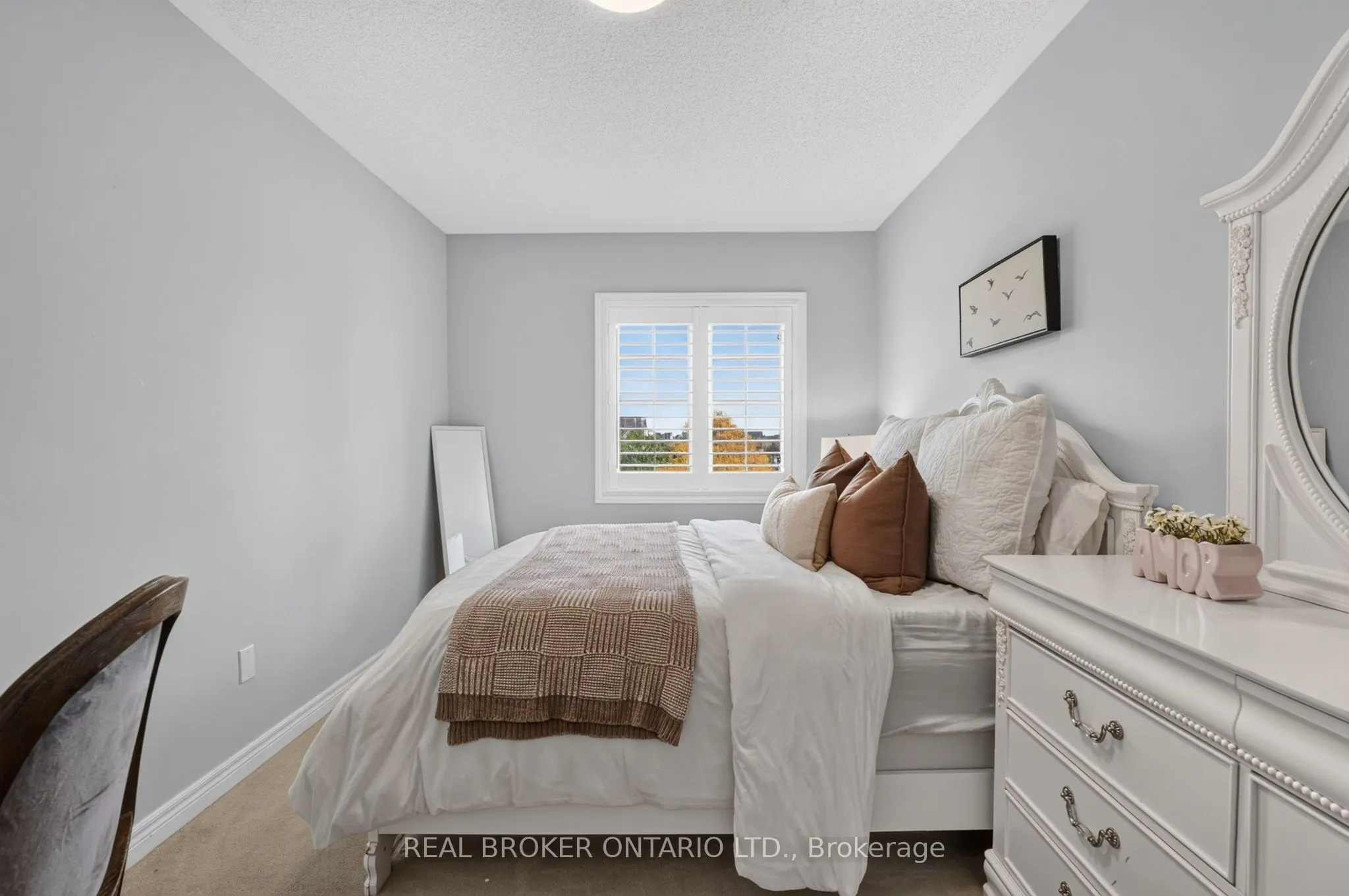 3231 Stoney Crescent