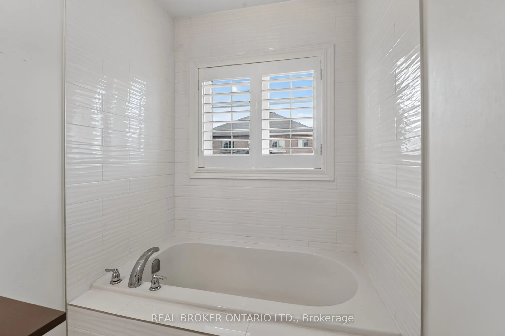 3231 Stoney Crescent