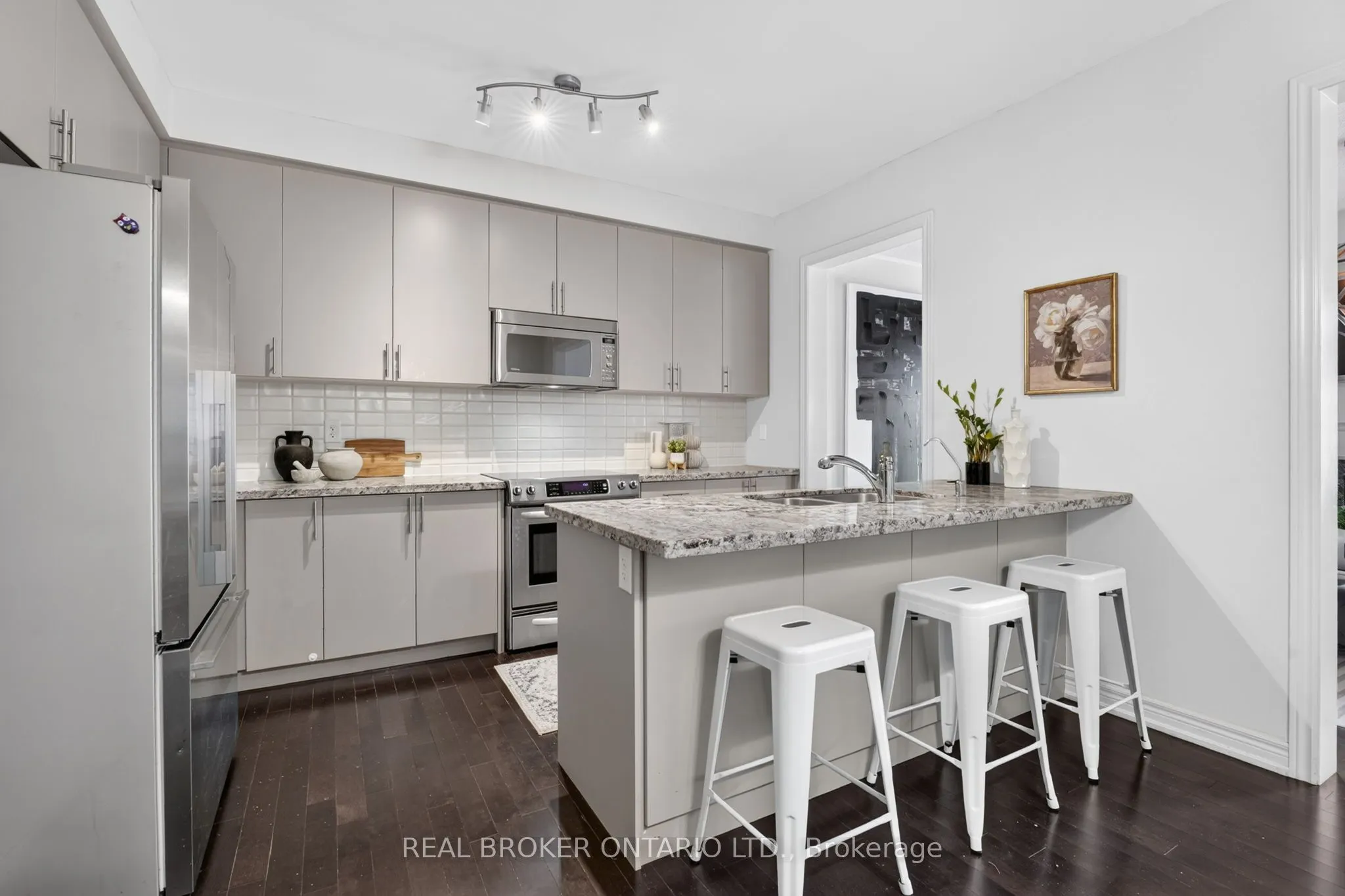3231 Stoney Crescent