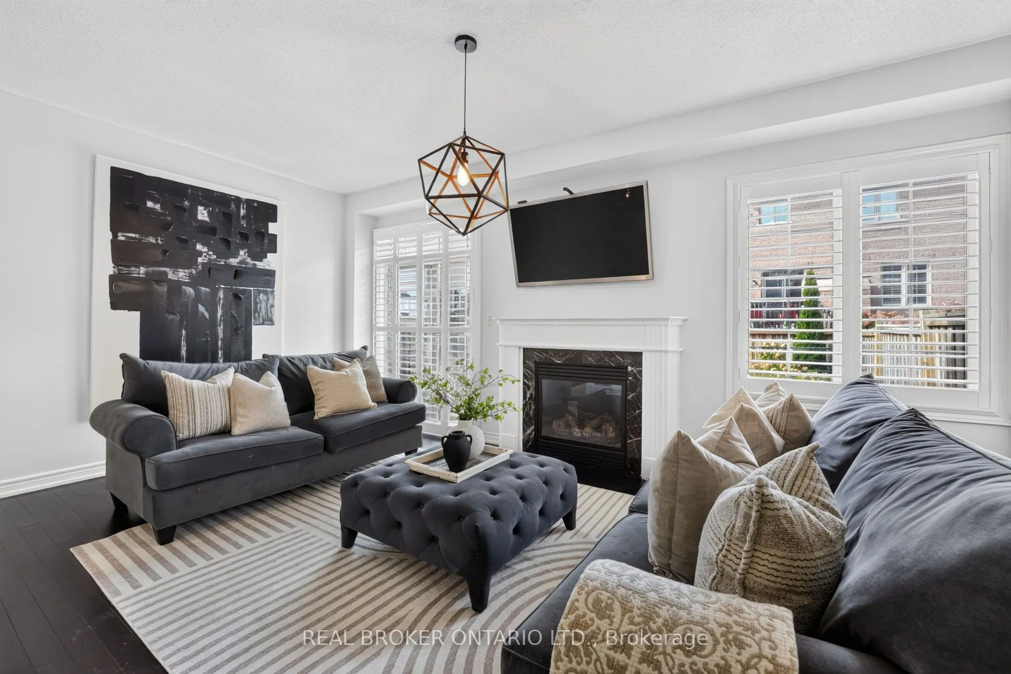 3231 Stoney Crescent