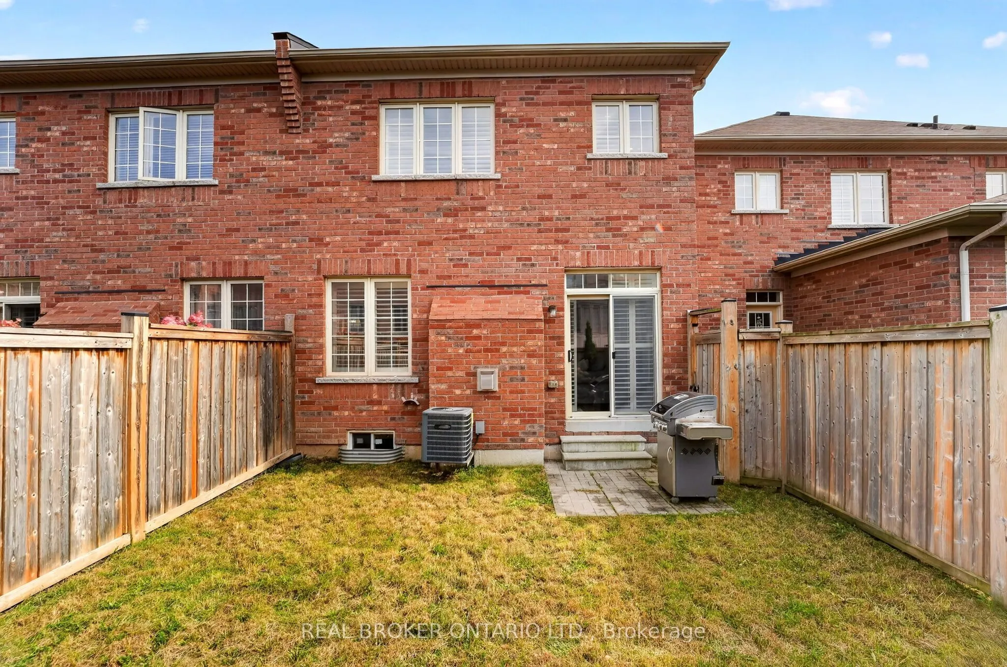 3231 Stoney Crescent
