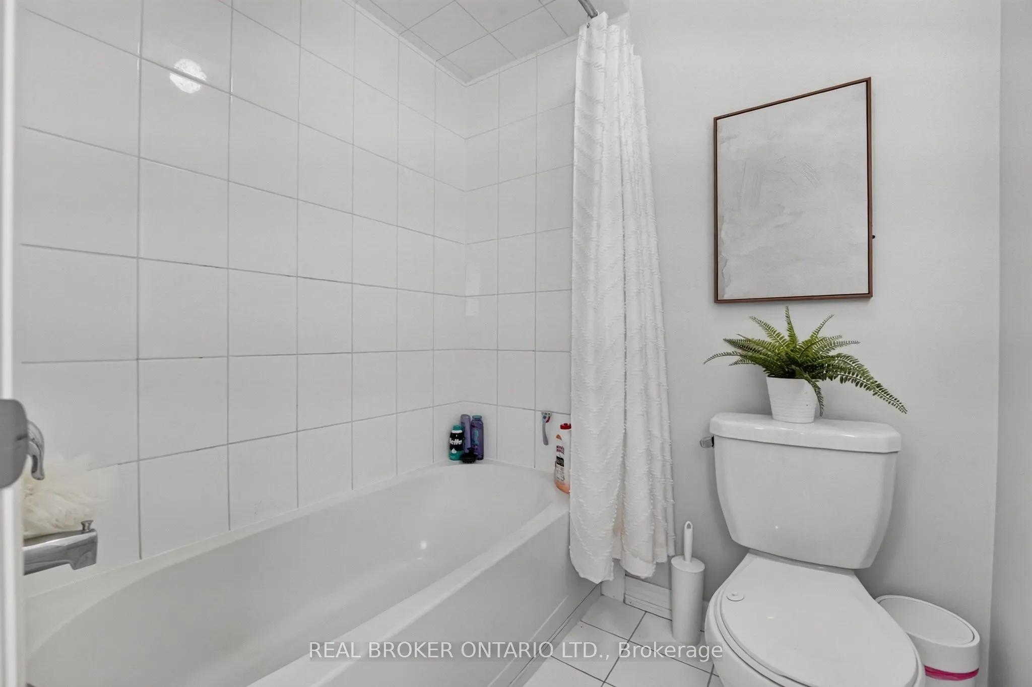 3231 Stoney Crescent