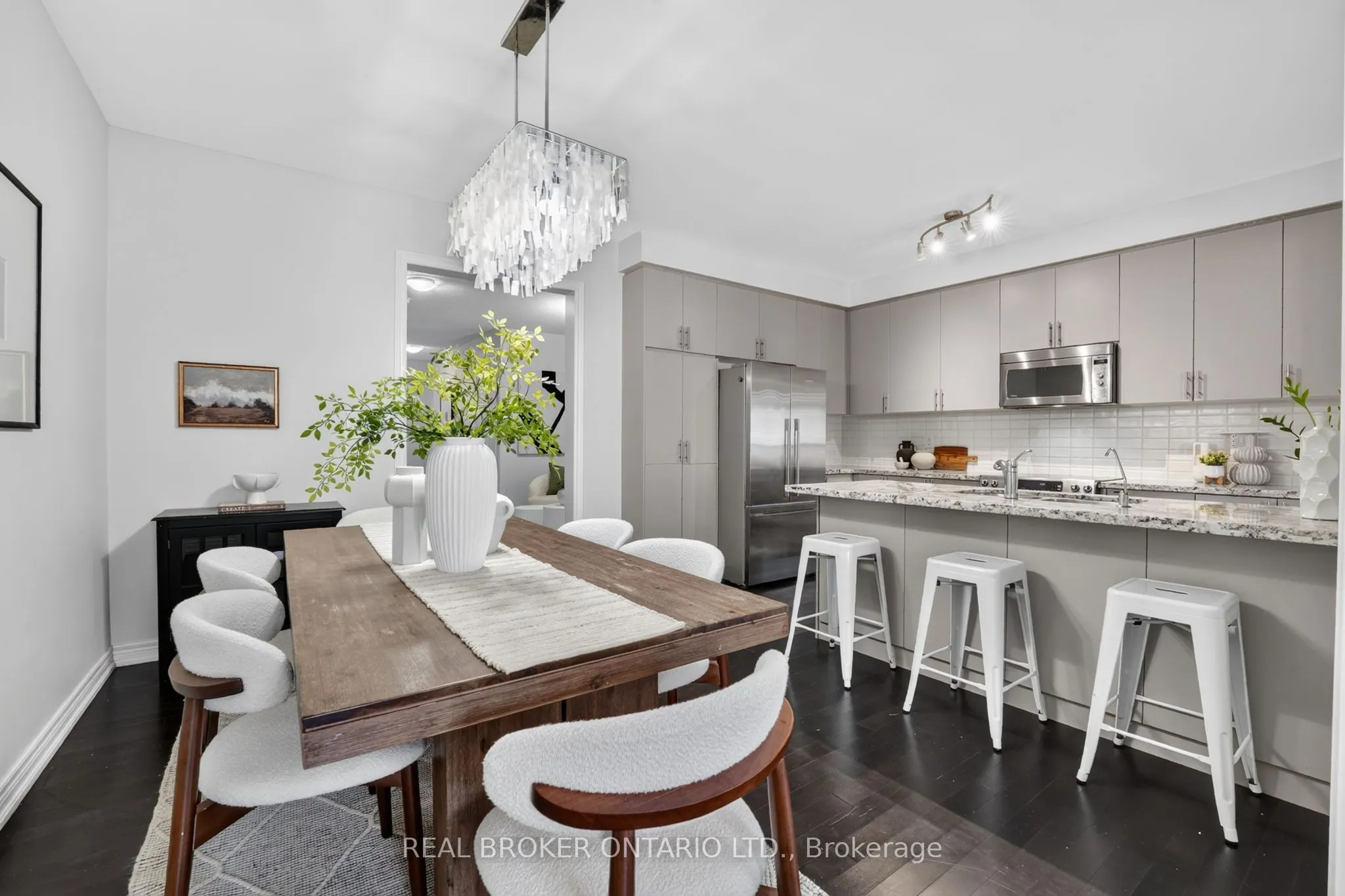 3231 Stoney Crescent