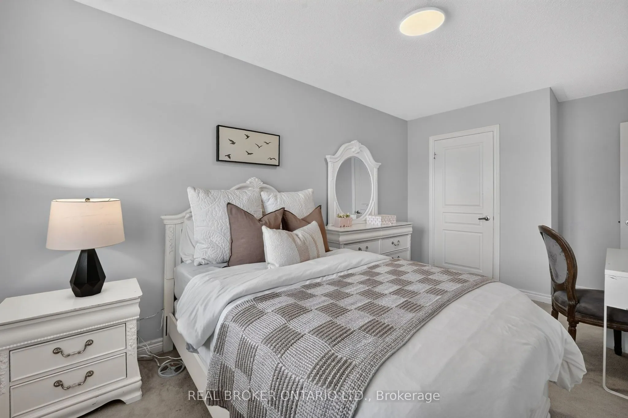 3231 Stoney Crescent