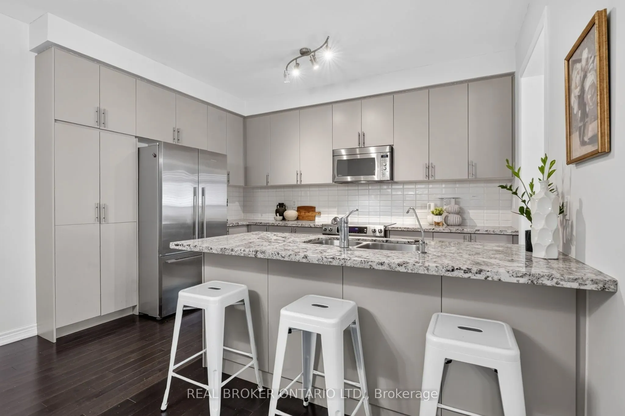 3231 Stoney Crescent
