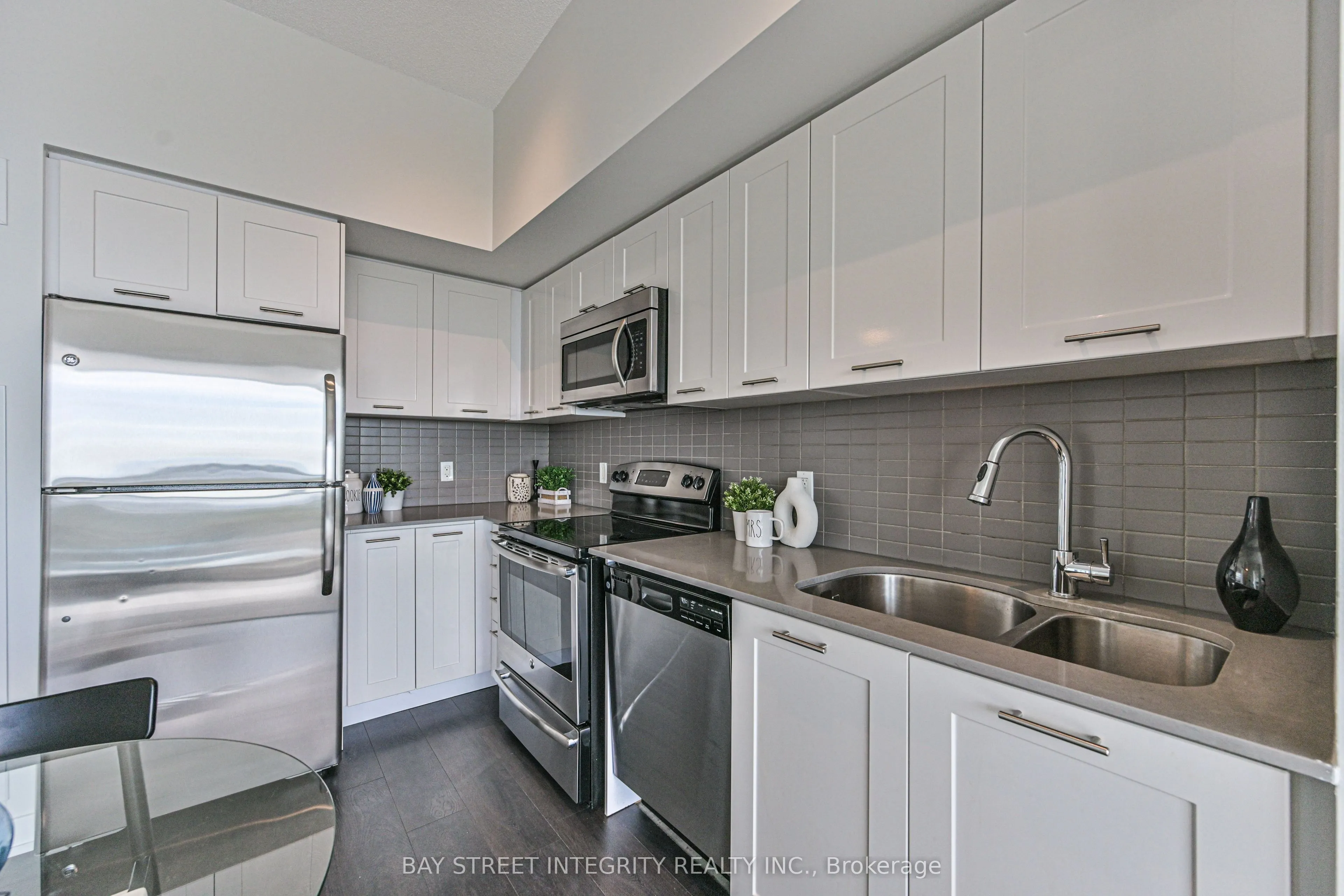 2220 Lakeshore Boulevard W #4301
