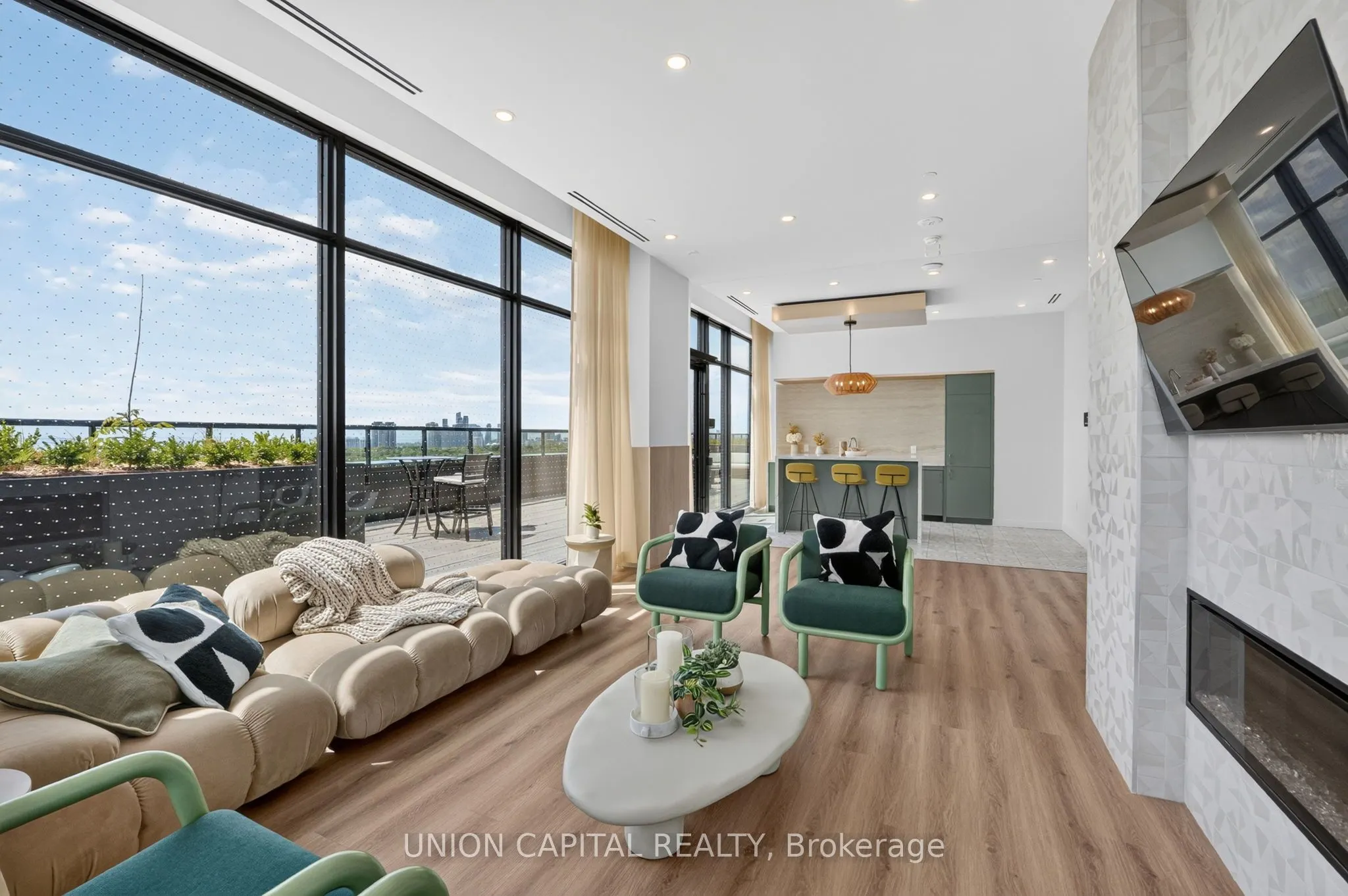 1660 Bloor Street W #910
