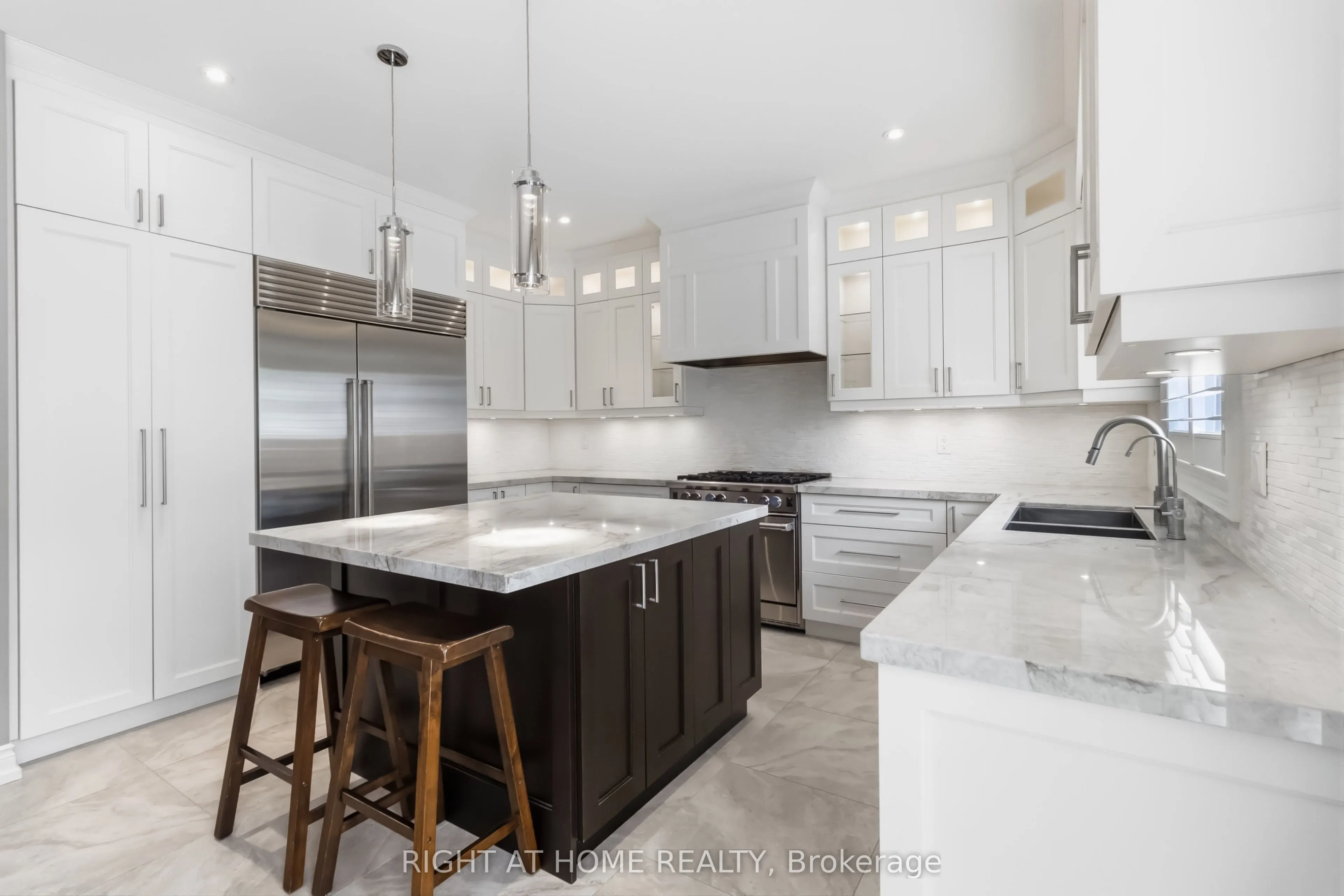 1213 Lindenrock Drive