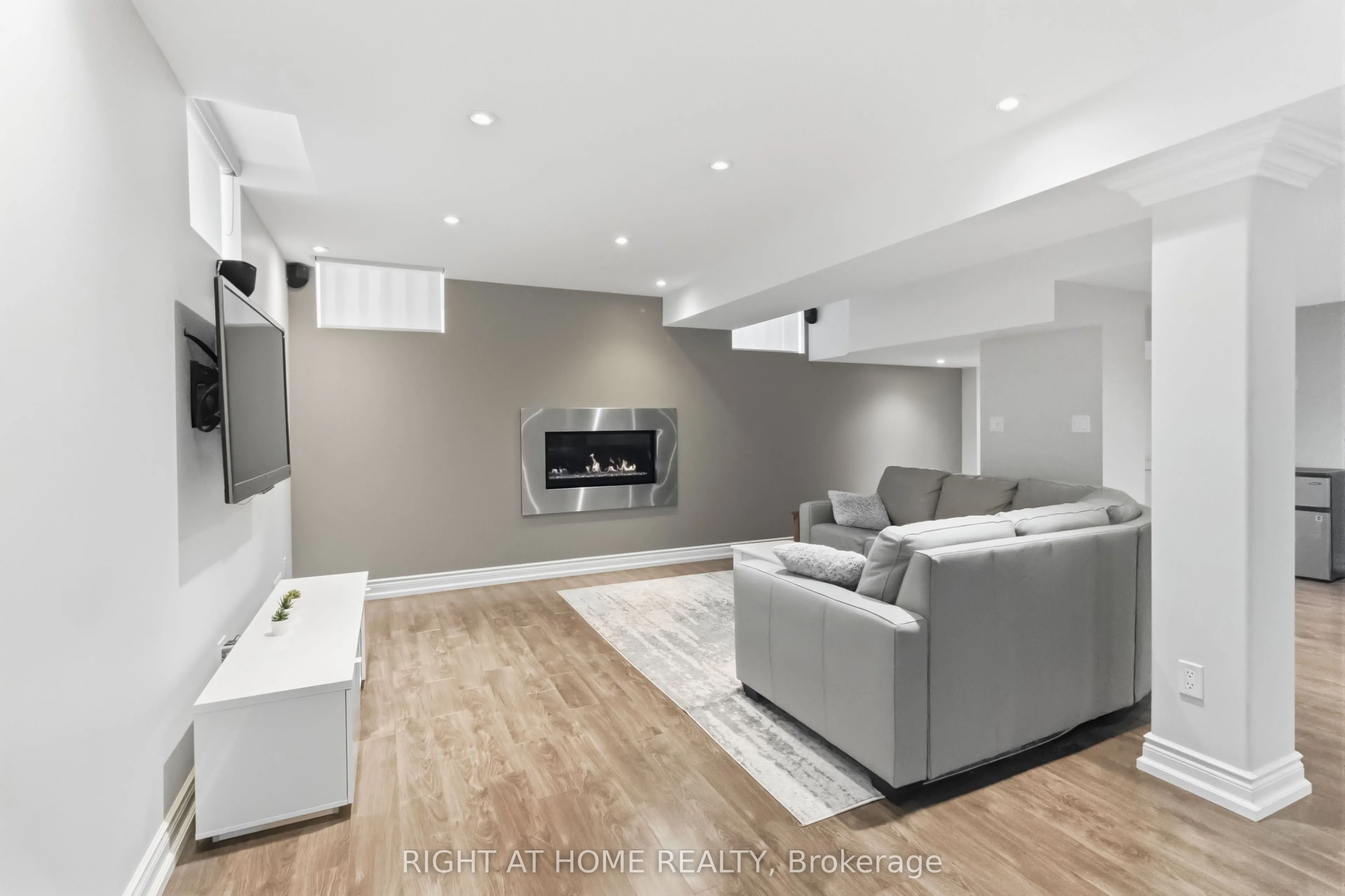 1213 Lindenrock Drive